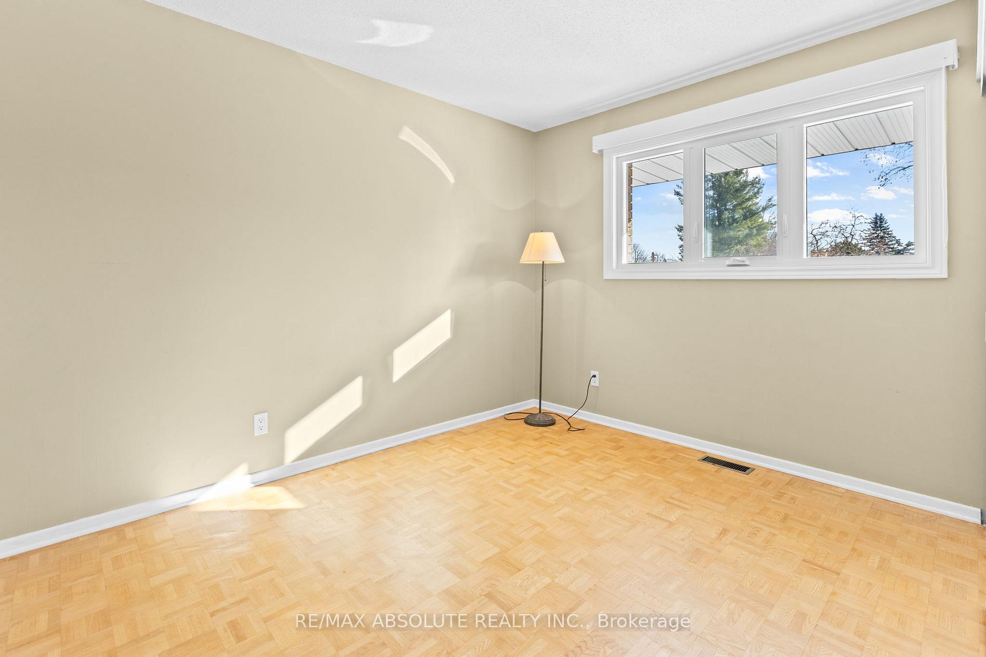 Photo 31 of 22 Banting Crescent, Ottawa, Kanata - Beaverbrook — HOMEH