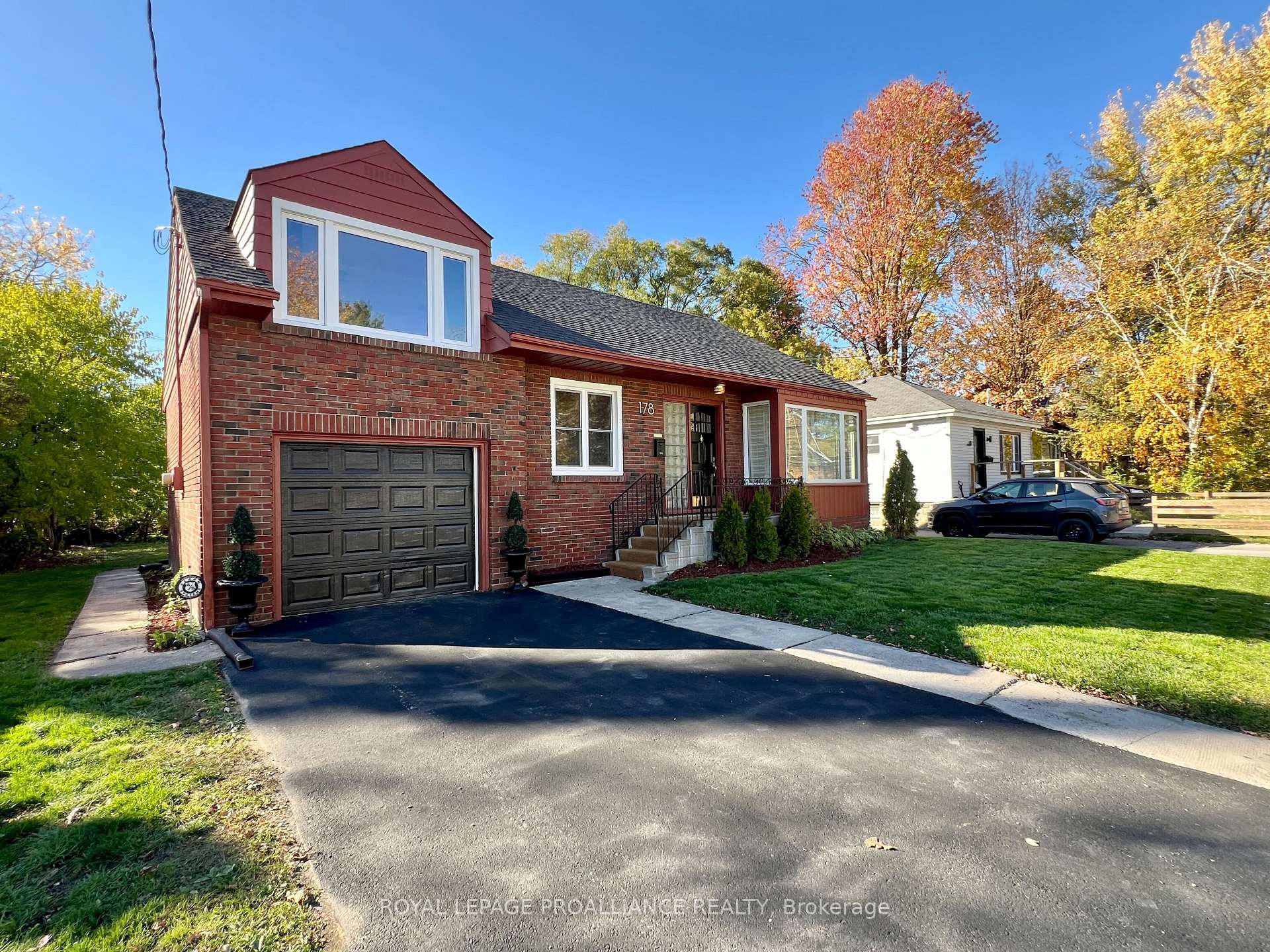 Photo 2 of 178 Burnham Street, Belleville, Belleville Ward — HOMEH