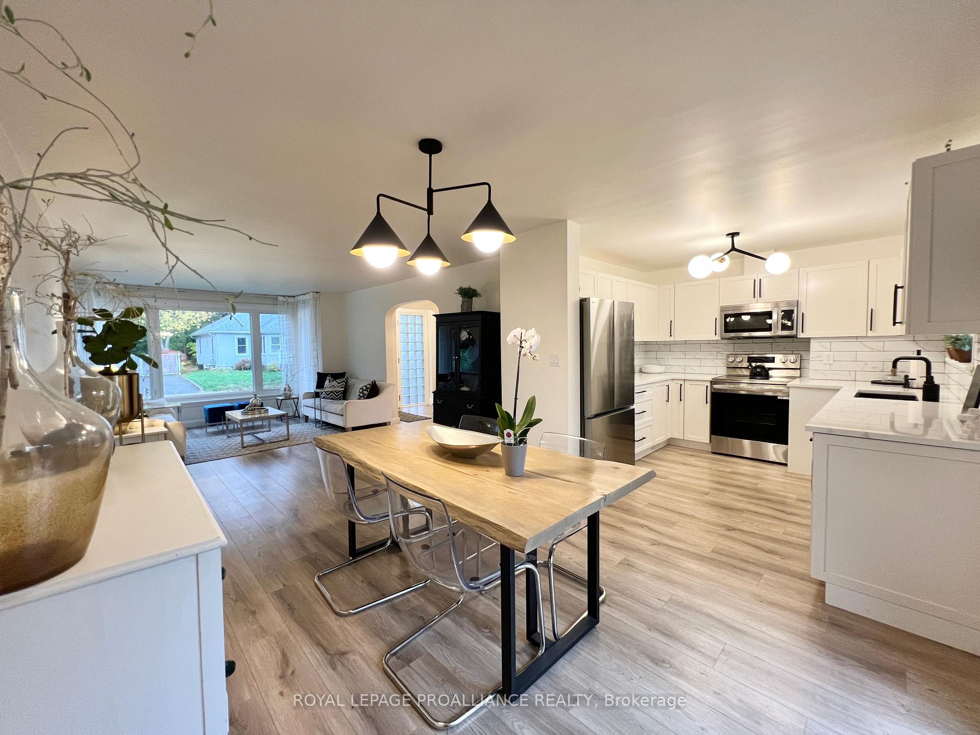 Photo 9 of 178 Burnham Street, Belleville, Belleville Ward — HOMEH