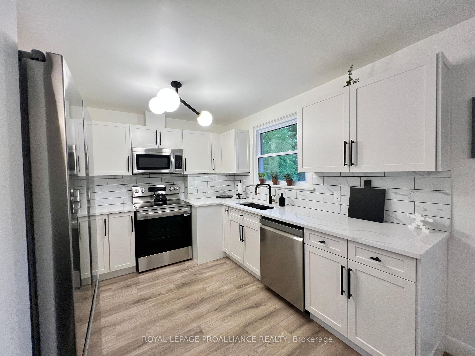 Photo 11 of 178 Burnham Street, Belleville, Belleville Ward — HOMEH