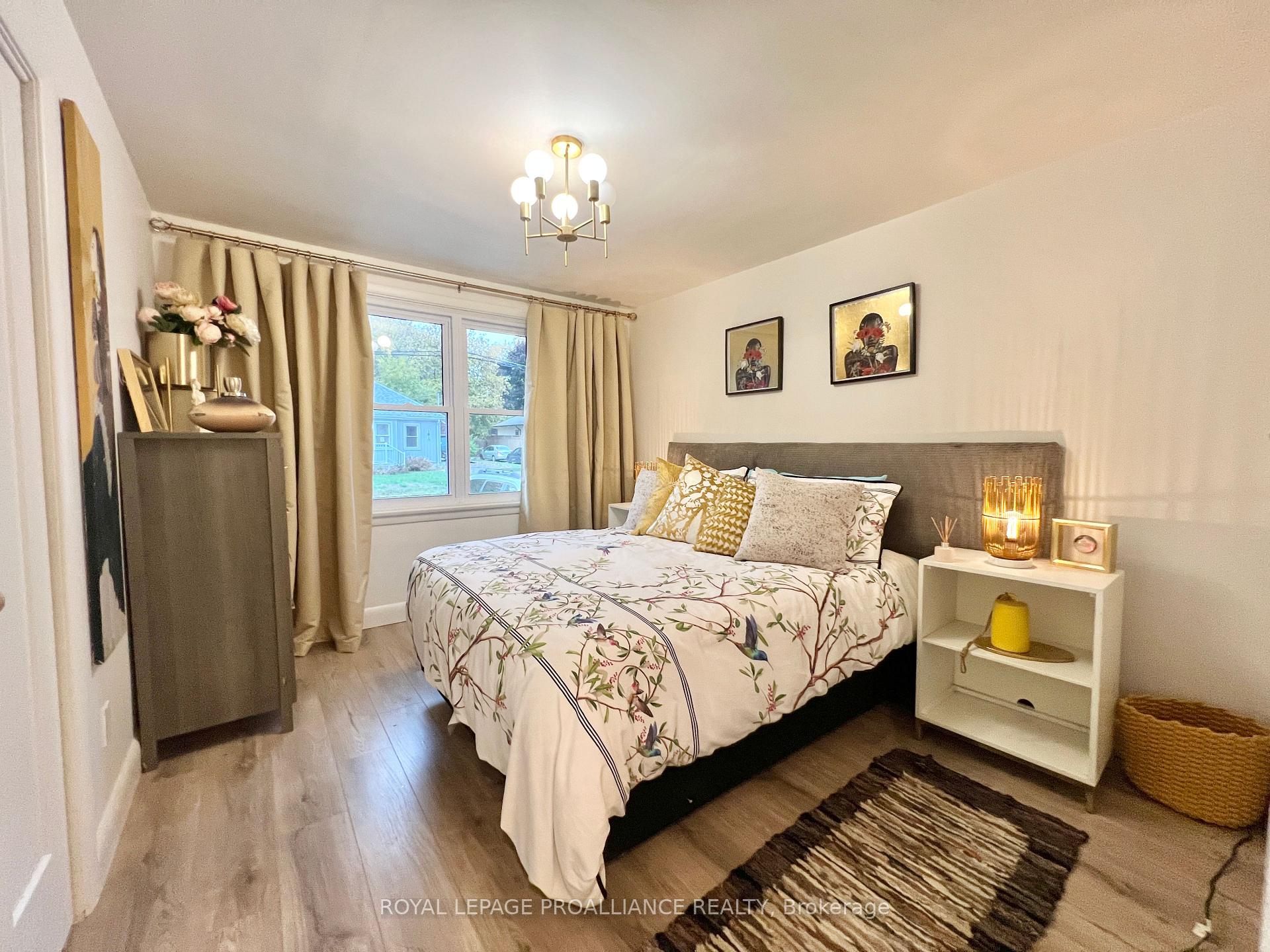 Photo 13 of 178 Burnham Street, Belleville, Belleville Ward — HOMEH
