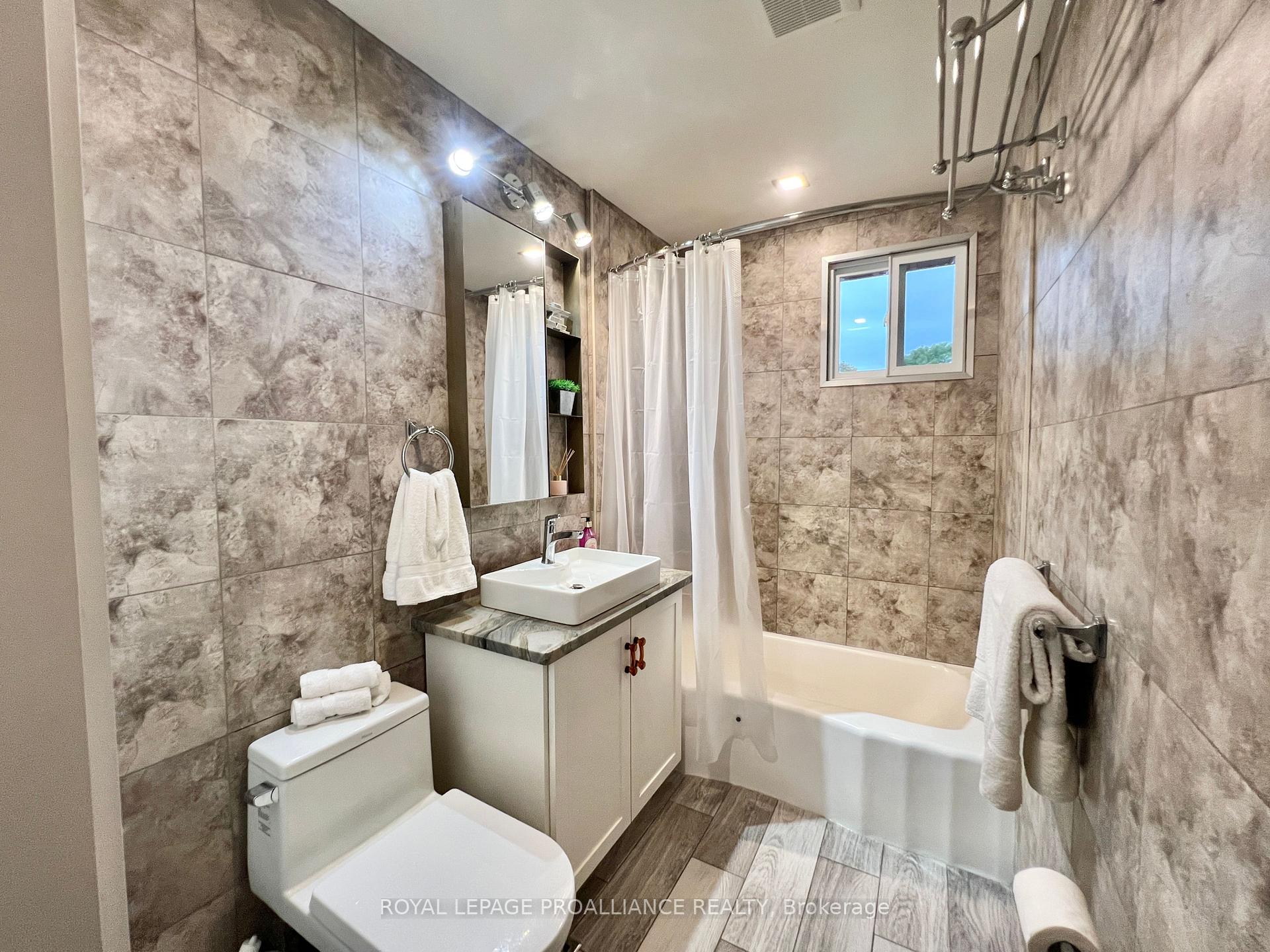 Photo 15 of 178 Burnham Street, Belleville, Belleville Ward — HOMEH