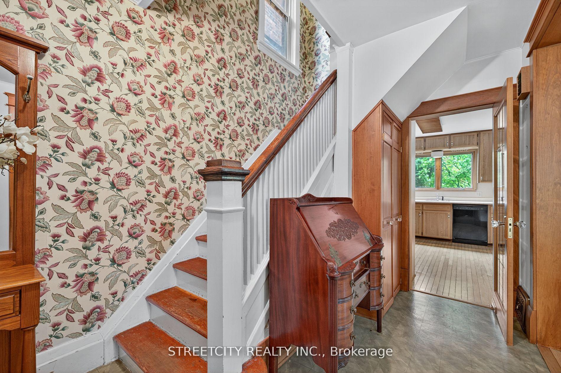 Photo 4 of 947 Maitland Street, London, East B — HOMEH