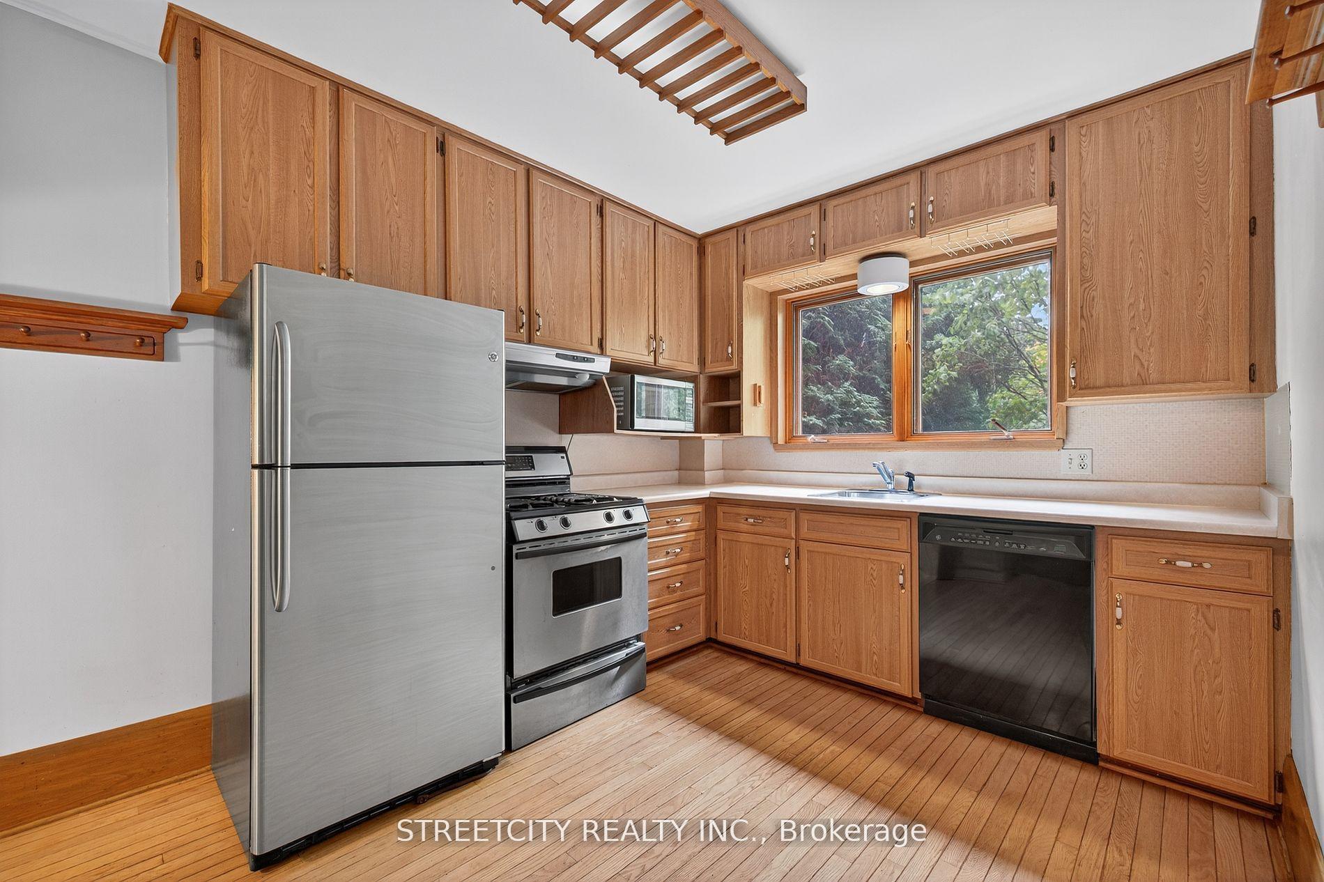 Photo 10 of 947 Maitland Street, London, East B — HOMEH