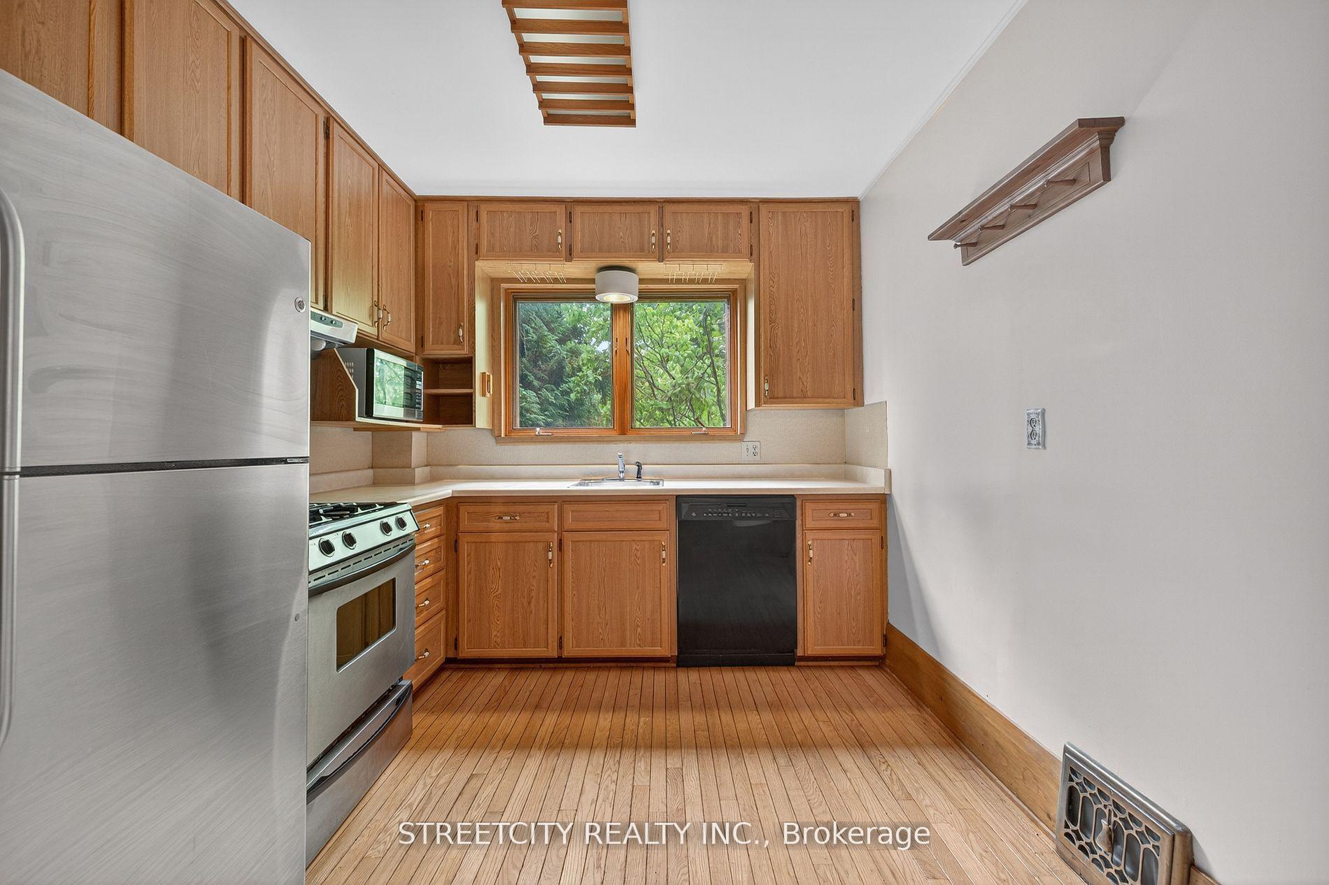 Photo 11 of 947 Maitland Street, London, East B — HOMEH