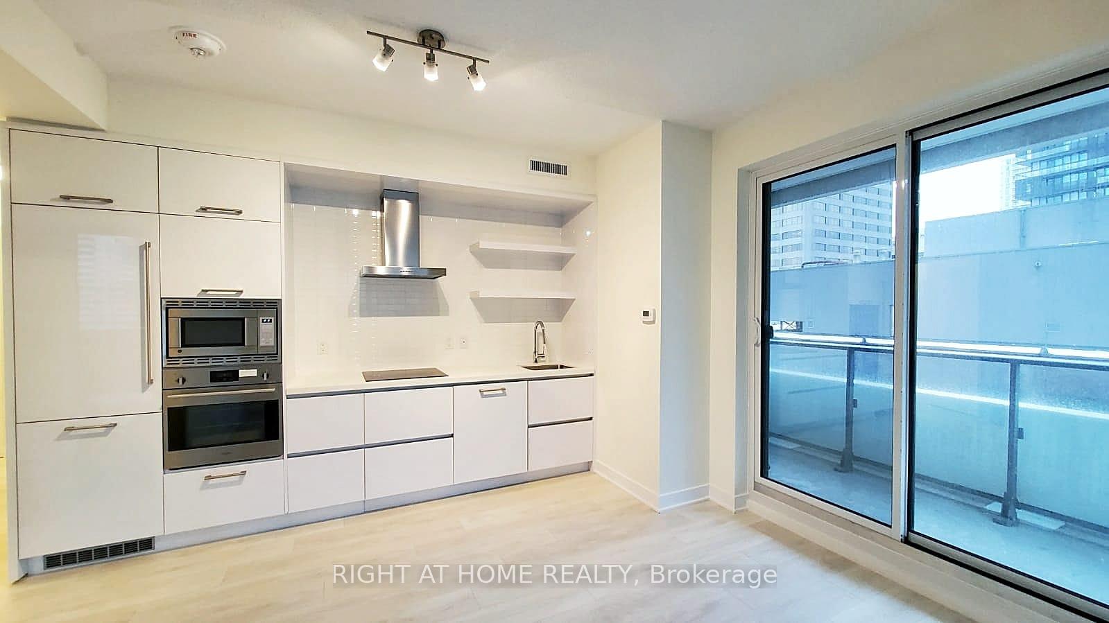 Photo 2 of Unit 902, 2221 Yonge Street, Toronto, Mount Pleasant West — HOMEH