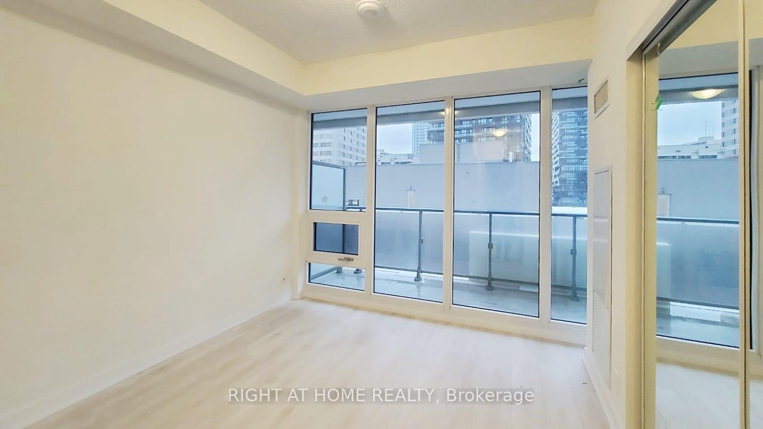 Photo 6 of Unit 902, 2221 Yonge Street, Toronto, Mount Pleasant West — HOMEH