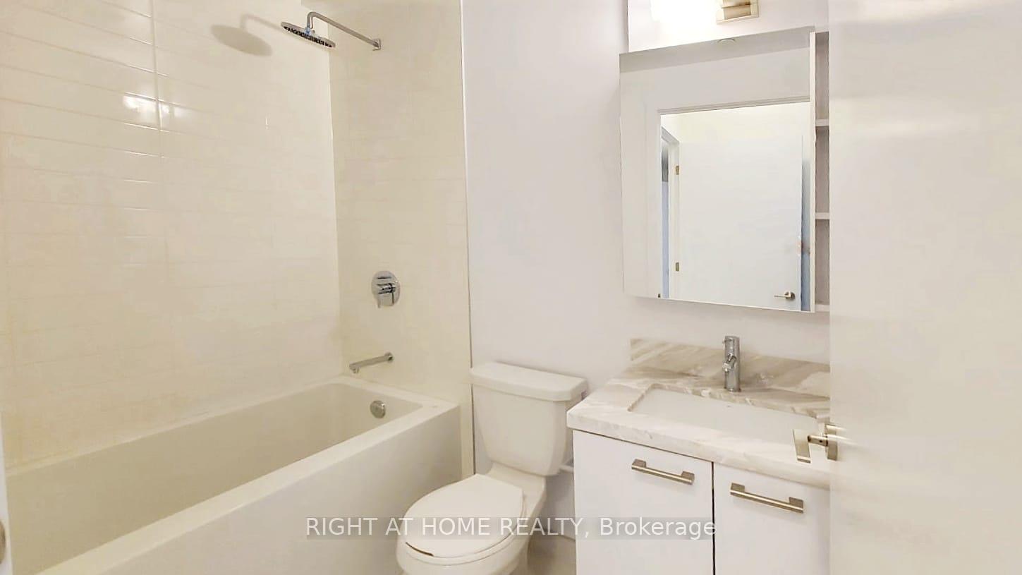 Photo 11 of Unit 902, 2221 Yonge Street, Toronto, Mount Pleasant West — HOMEH