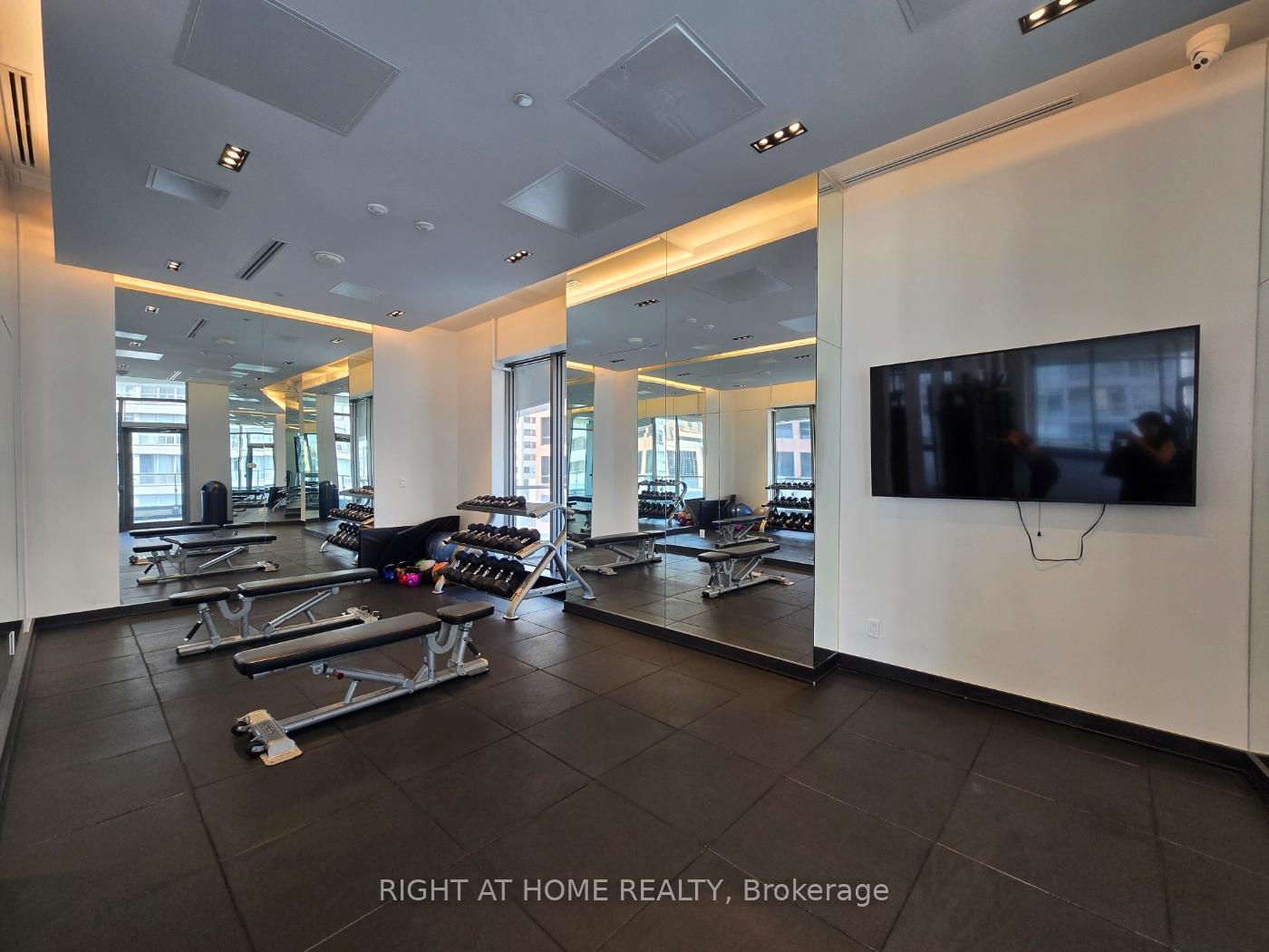Photo 18 of Unit 902, 2221 Yonge Street, Toronto, Mount Pleasant West — HOMEH