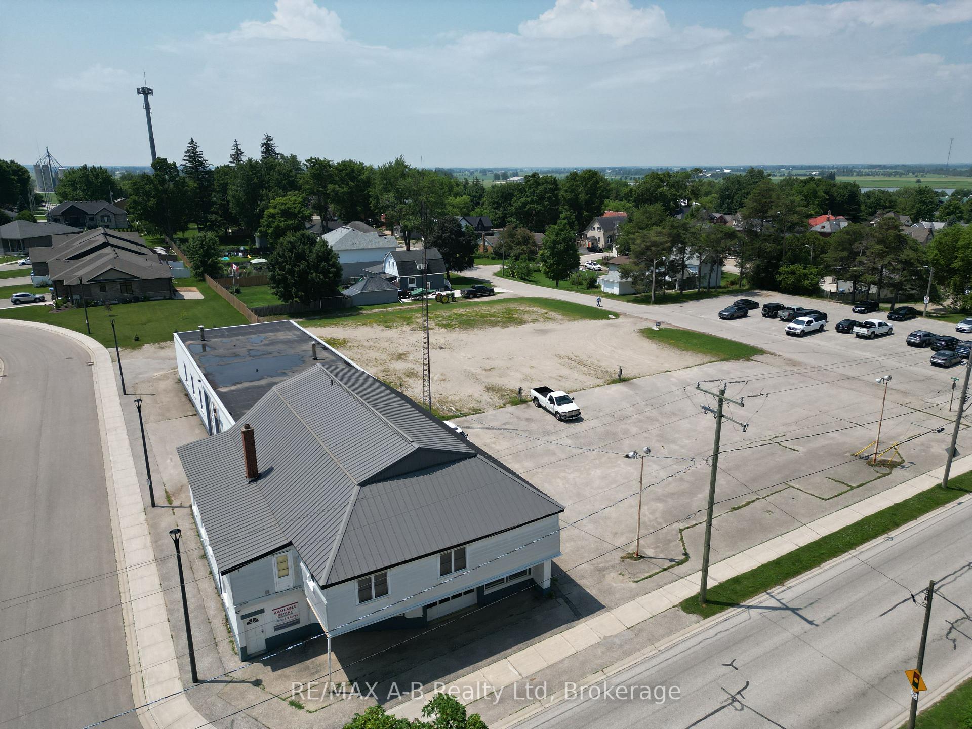 Photo 8 of 15 Mill Street E, Perth East, Milverton — HOMEH
