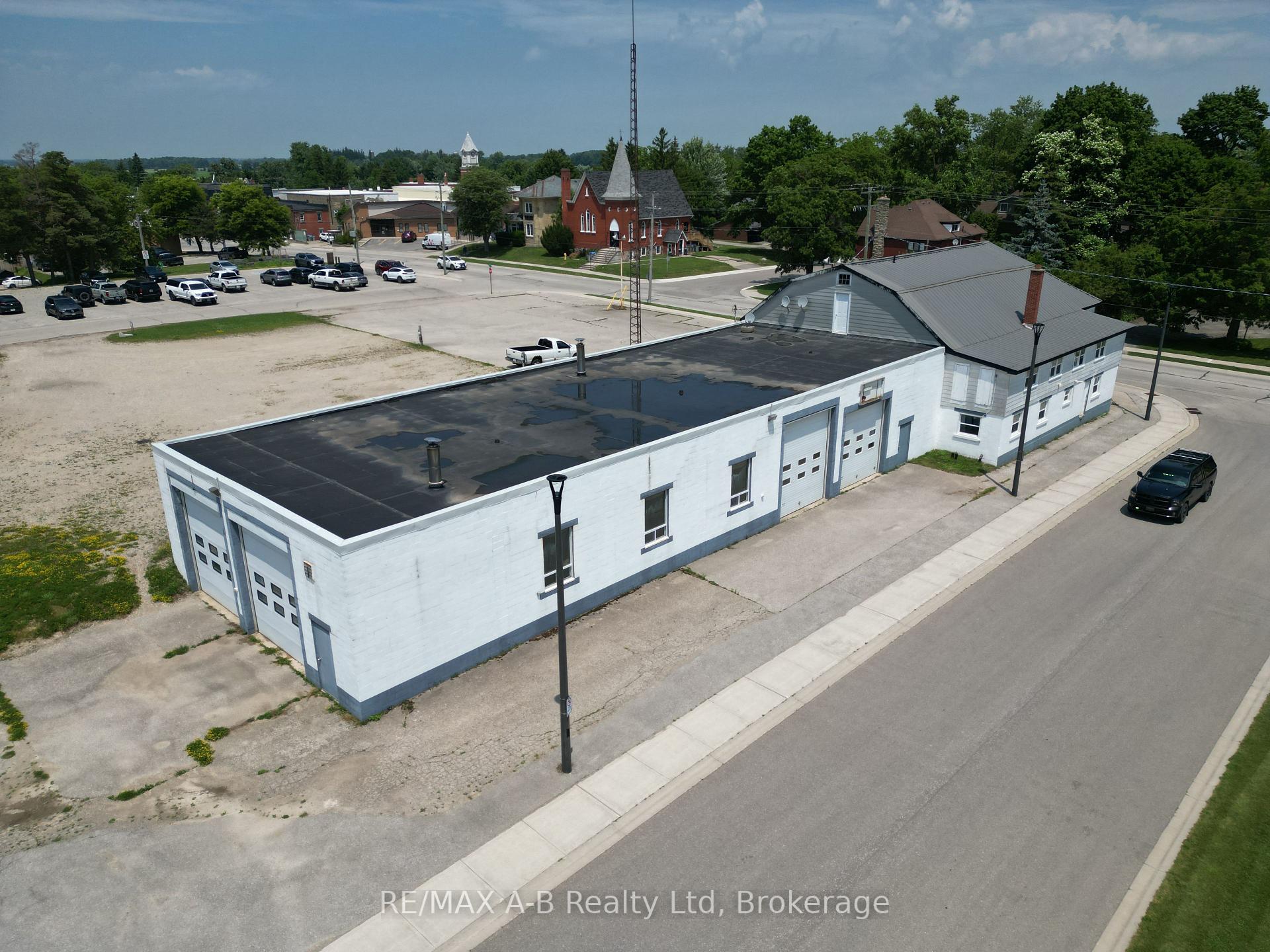 Photo 11 of 15 Mill Street E, Perth East, Milverton — HOMEH