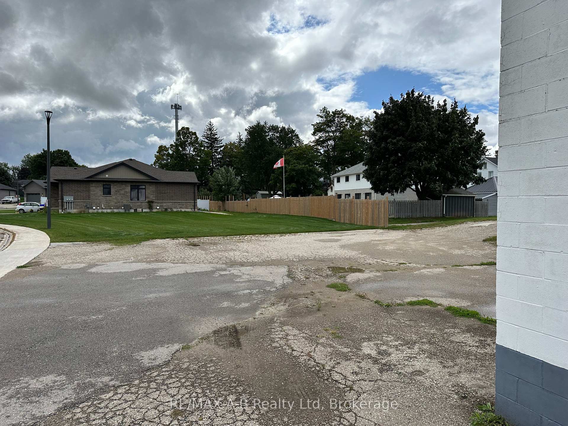 Photo 22 of 15 Mill Street E, Perth East, Milverton — HOMEH