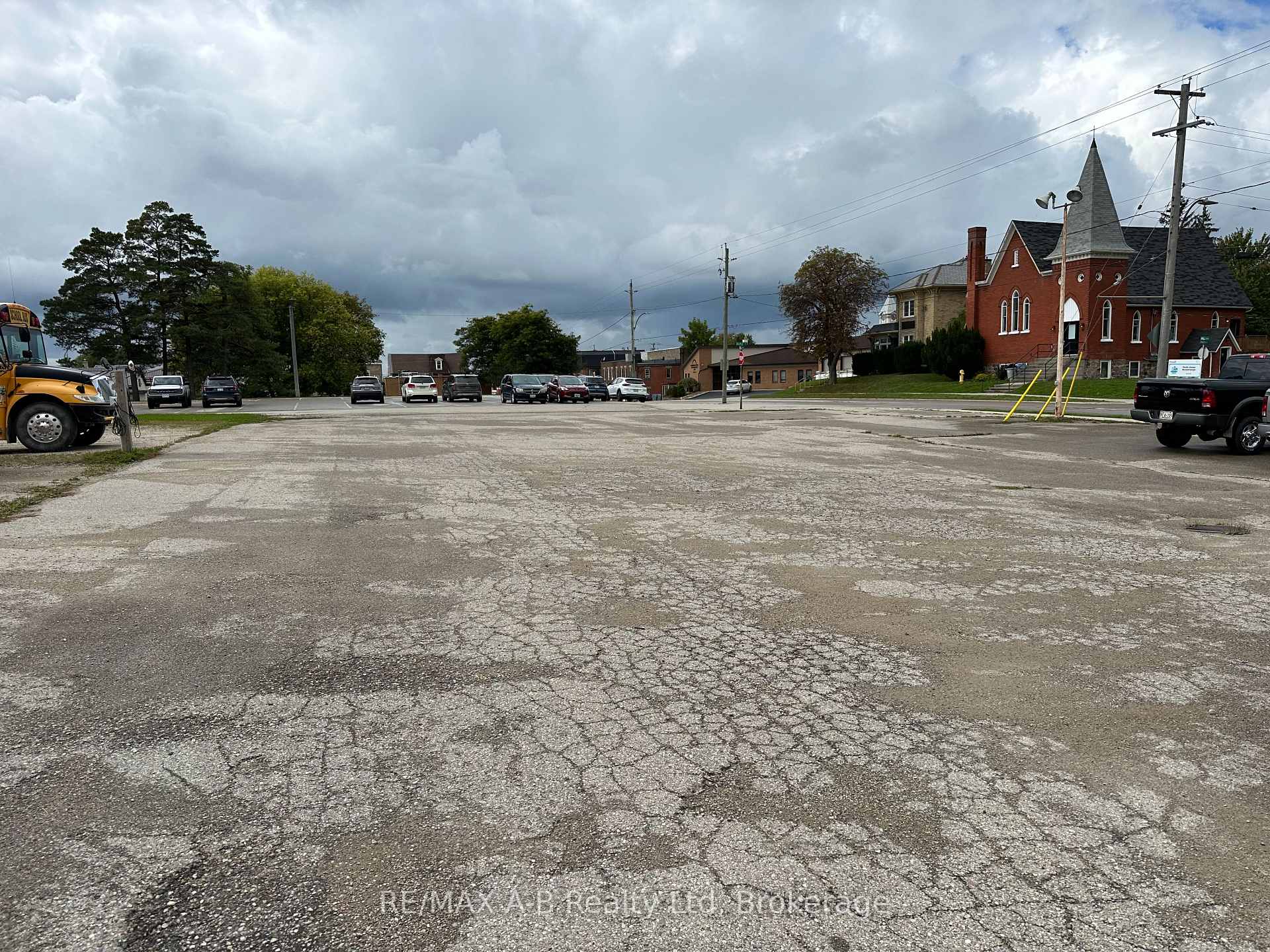 Photo 25 of 15 Mill Street E, Perth East, Milverton — HOMEH