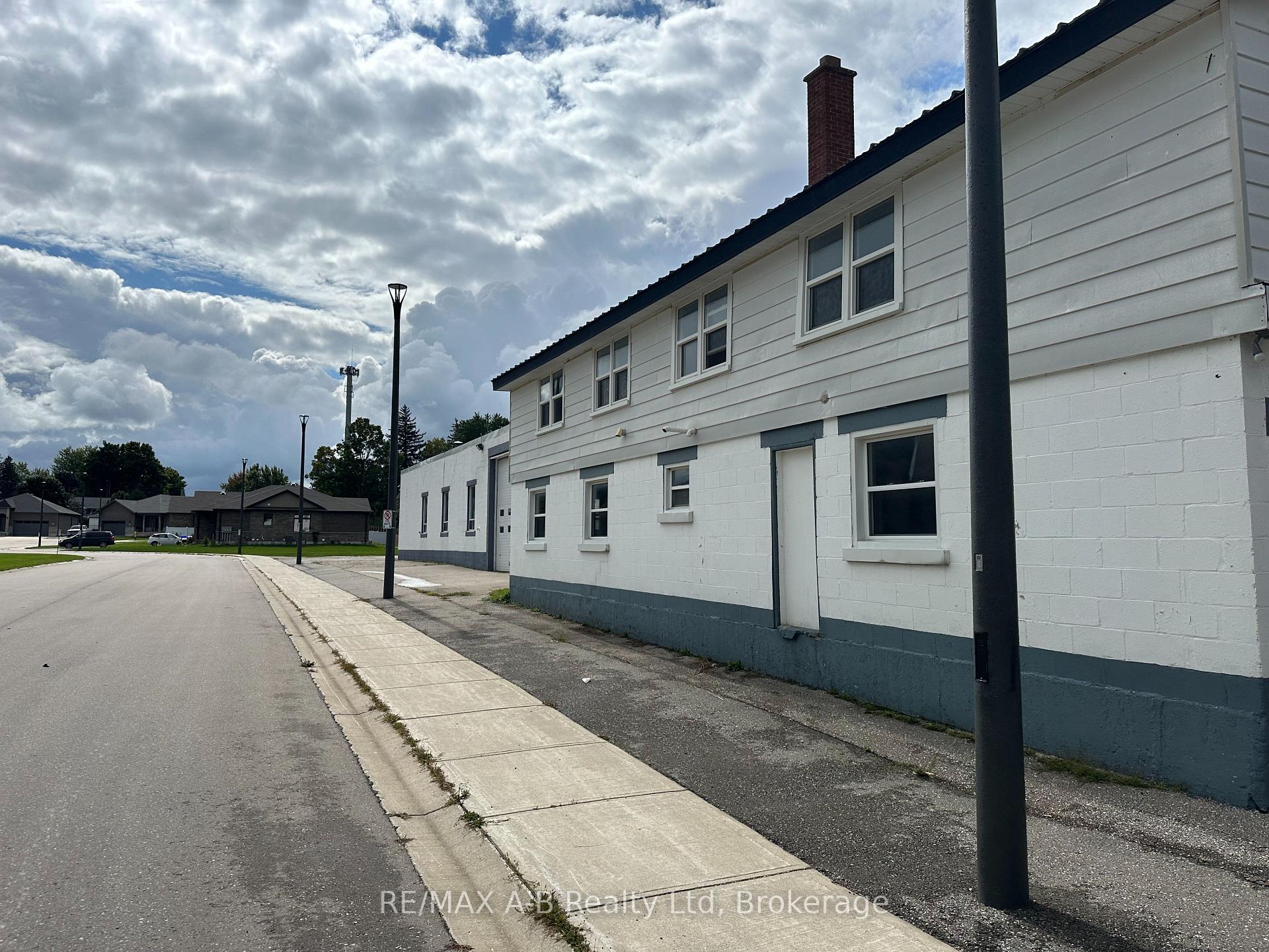 Photo 28 of 15 Mill Street E, Perth East, Milverton — HOMEH
