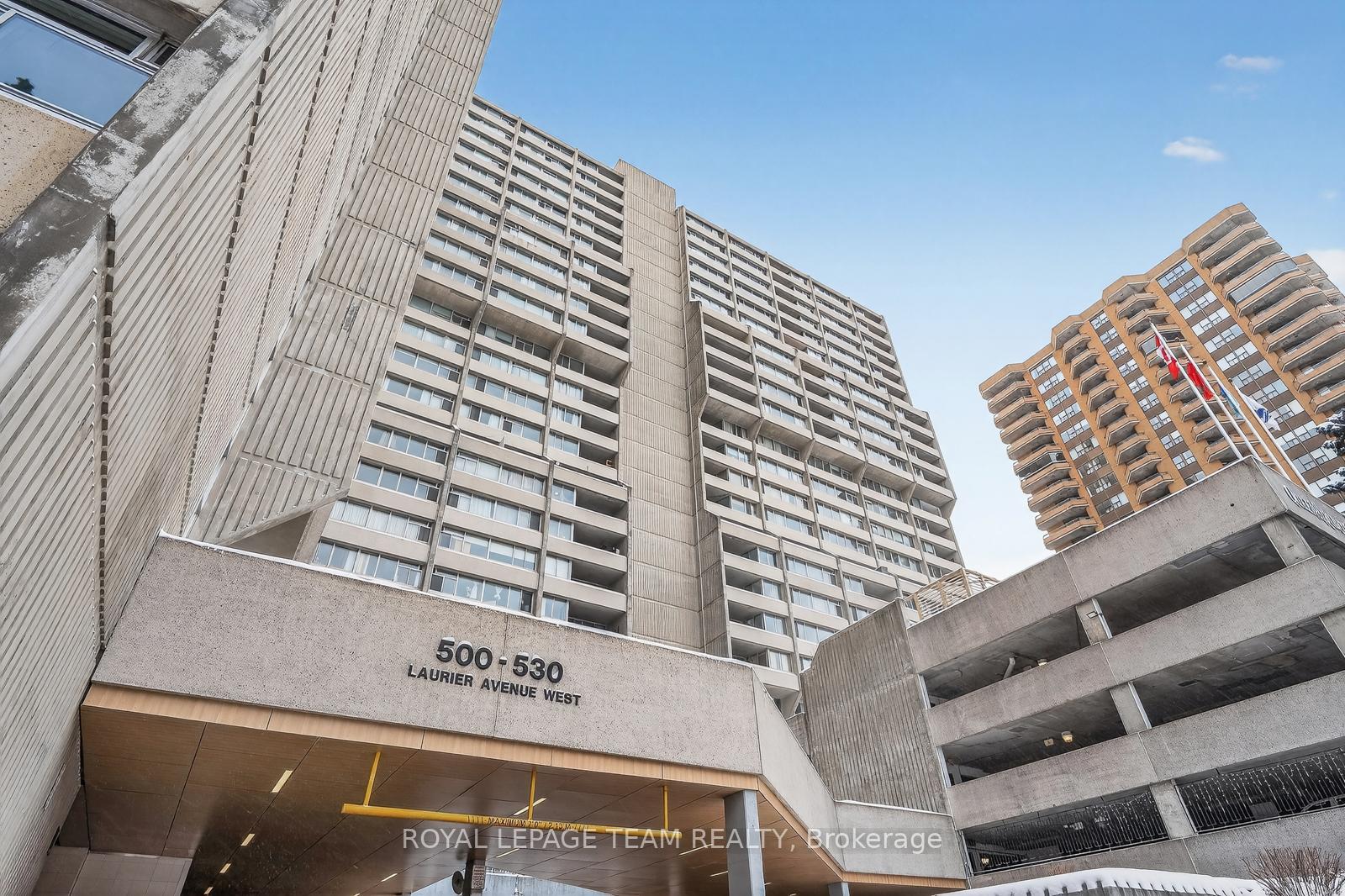 Front of Unit 809, 530 Laurier Avenue W