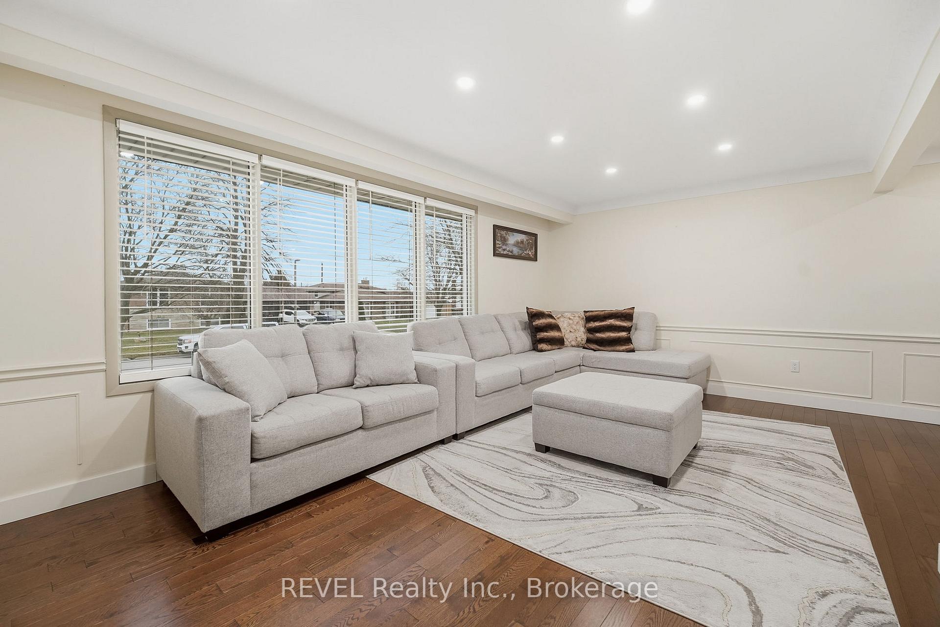 Photo 6 of 1 Laval Avenue, Welland, Lincoln/Crowland — HOMEH