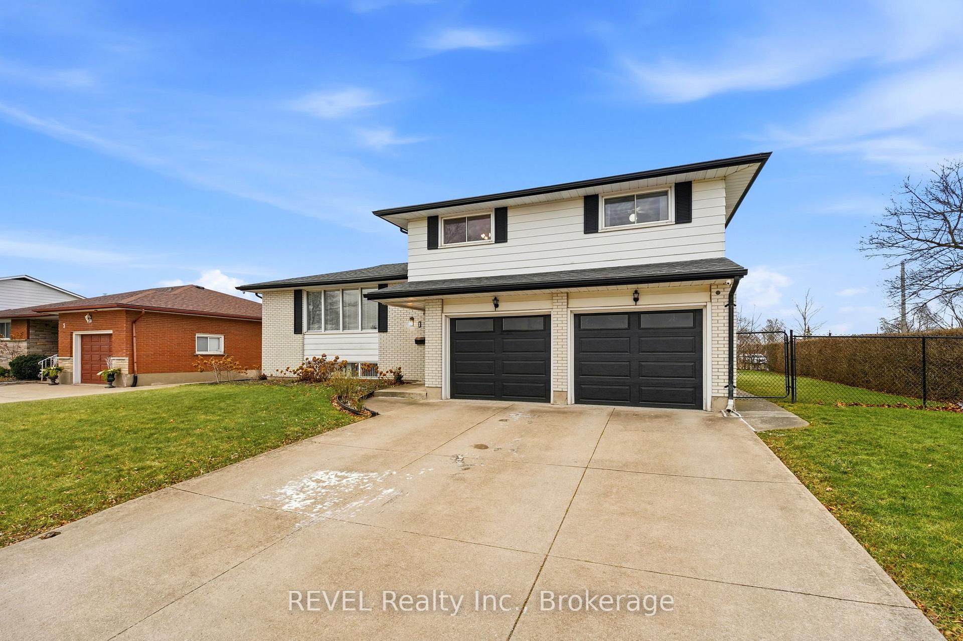 Photo 2 of 1 Laval Avenue, Welland, Lincoln/Crowland — HOMEH