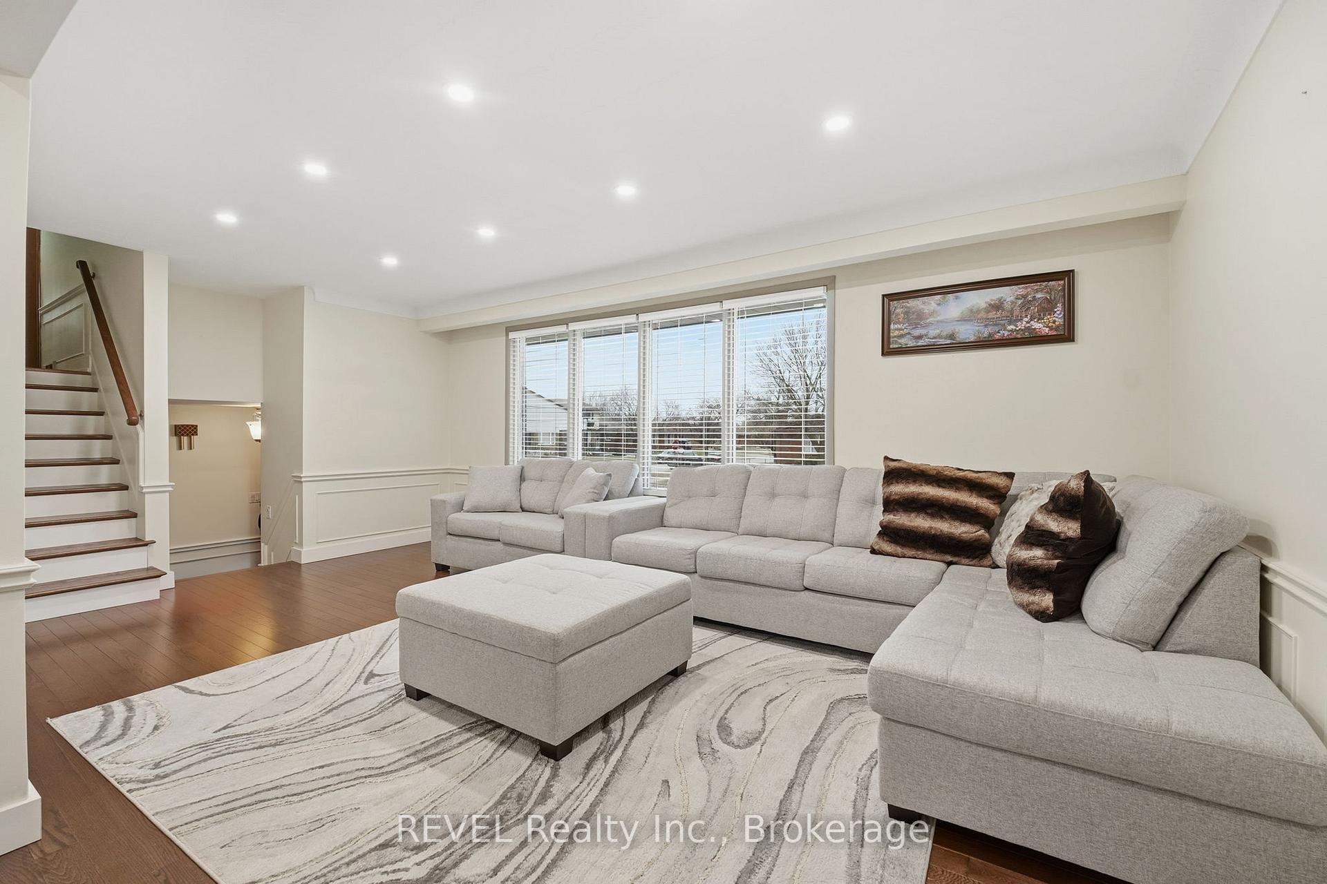 Photo 24 of 1 Laval Avenue, Welland, Lincoln/Crowland — HOMEH