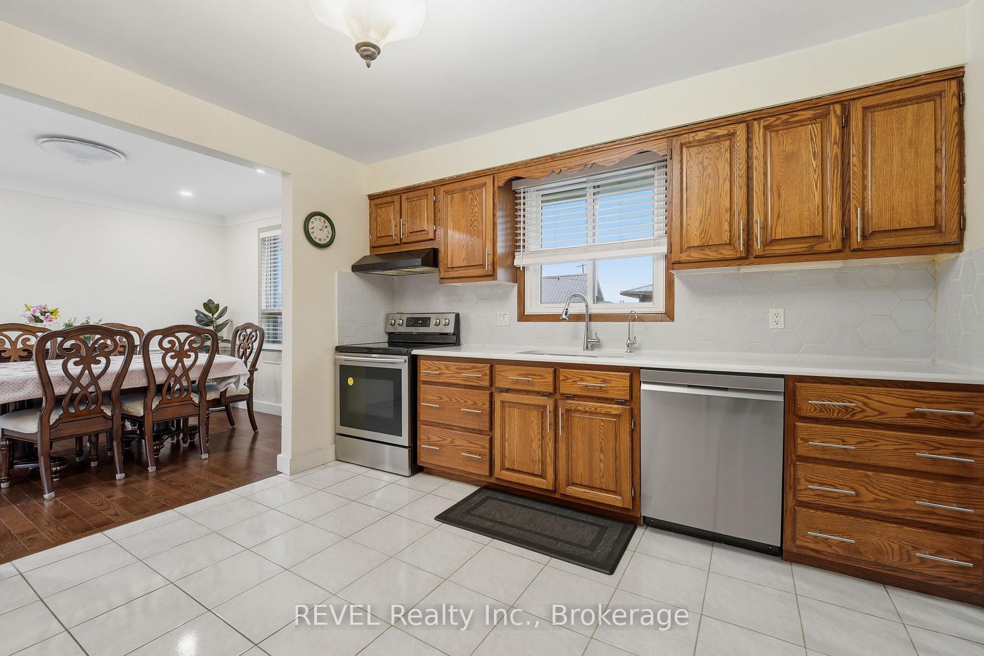 Photo 28 of 1 Laval Avenue, Welland, Lincoln/Crowland — HOMEH