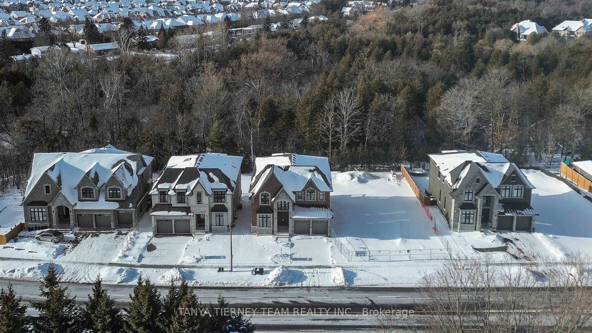 Photo 8 of 48 Carnwith Drive W, Whitby, Brooklin — HOMEH