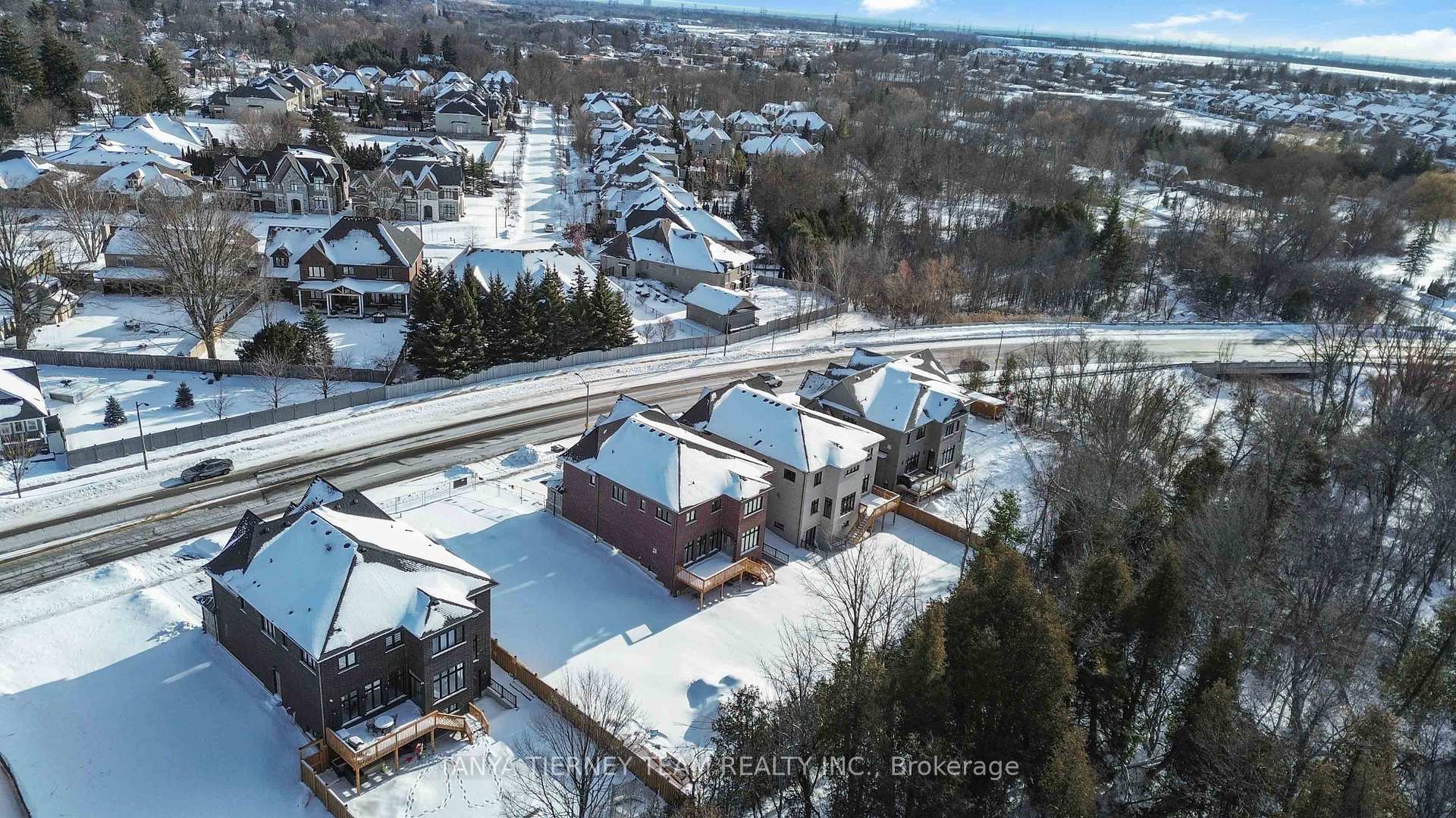 Photo 9 of 48 Carnwith Drive W, Whitby, Brooklin — HOMEH