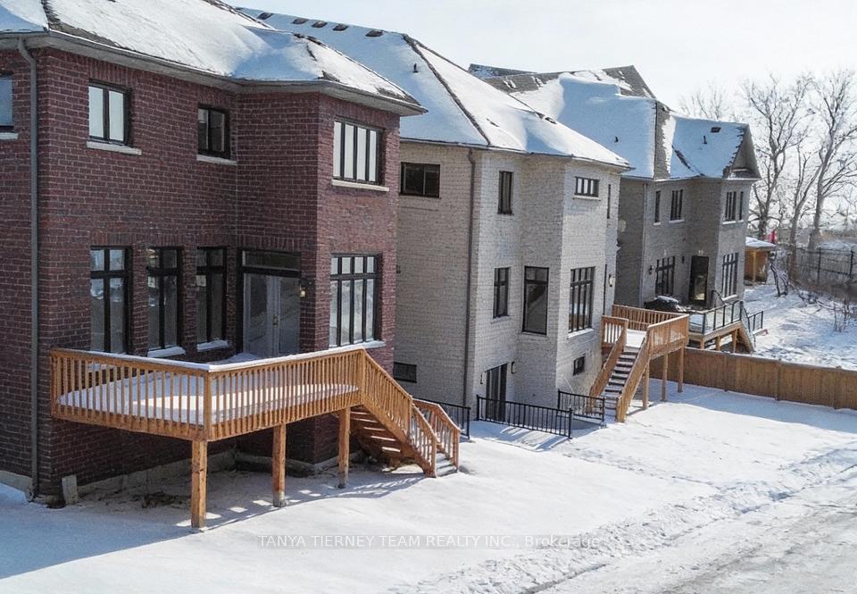 Photo 11 of 48 Carnwith Drive W, Whitby, Brooklin — HOMEH
