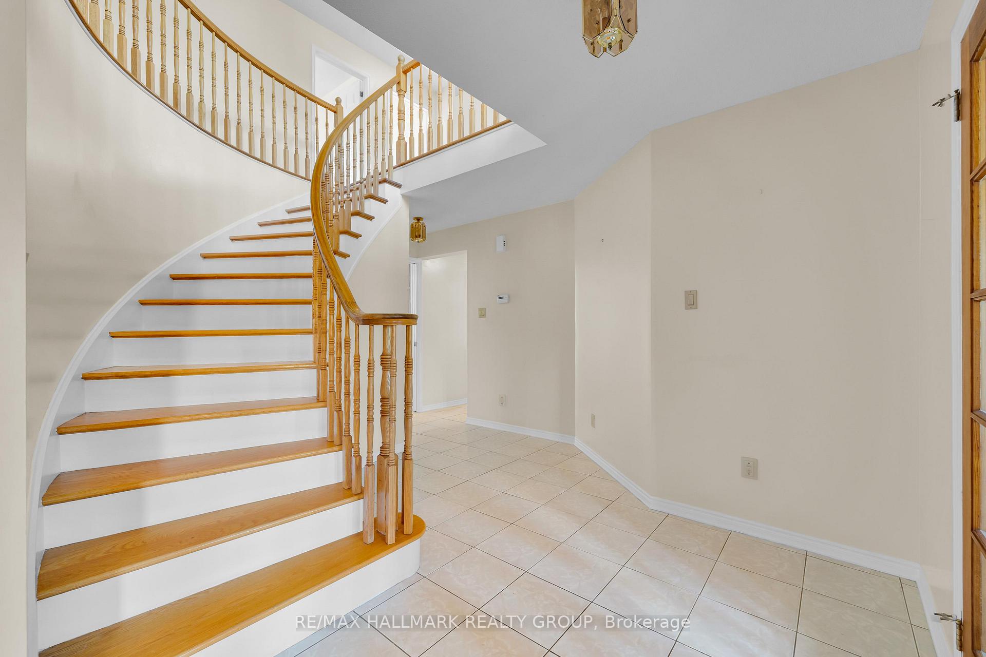 Photo 3 of 1396 Larose Avenue, Ottawa, Carlington — HOMEH