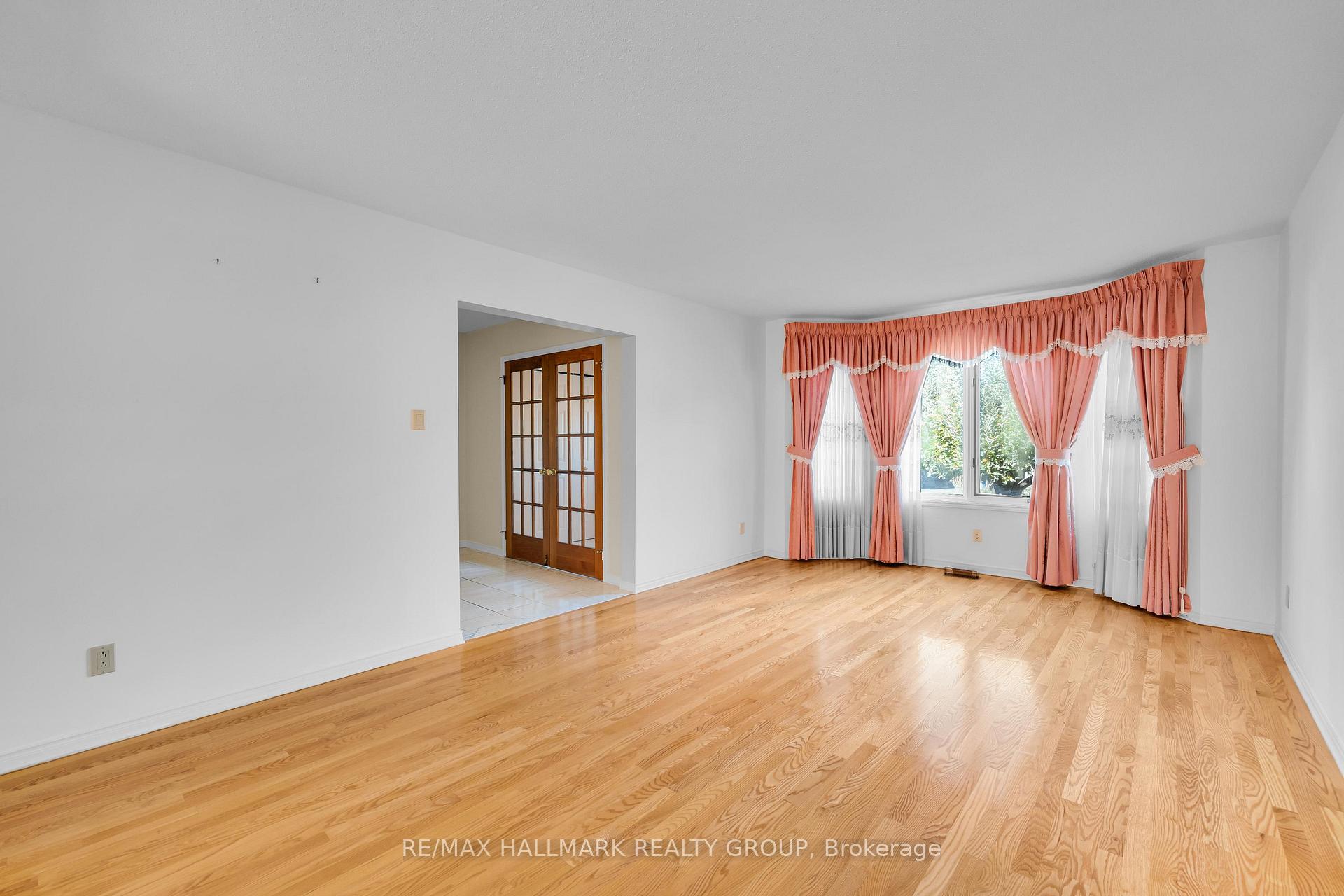 Photo 4 of 1396 Larose Avenue, Ottawa, Carlington — HOMEH