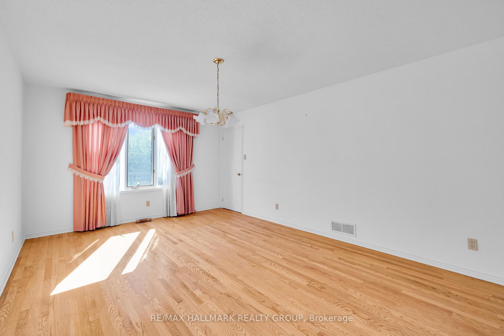 Photo 6 of 1396 Larose Avenue, Ottawa, Carlington — HOMEH