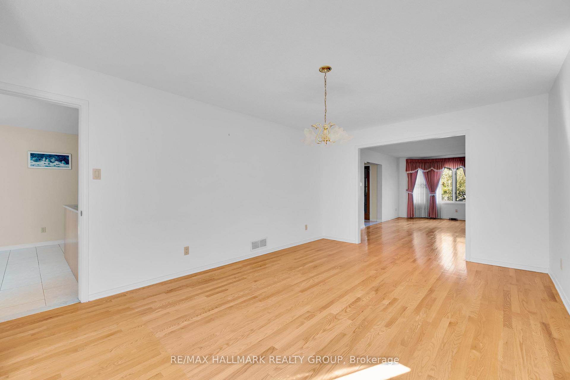 Photo 7 of 1396 Larose Avenue, Ottawa, Carlington — HOMEH
