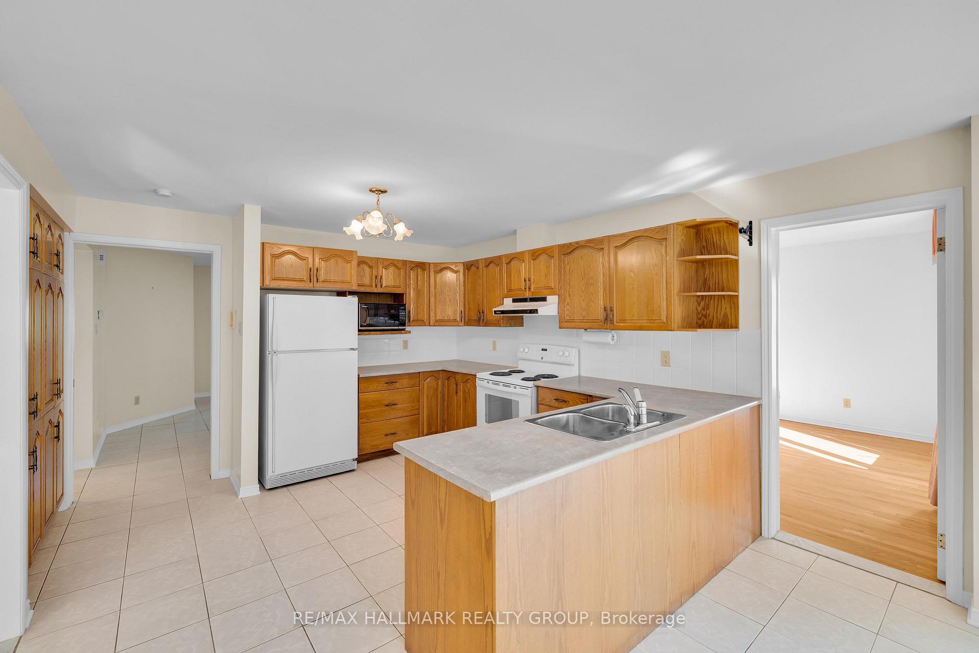 Photo 9 of 1396 Larose Avenue, Ottawa, Carlington — HOMEH