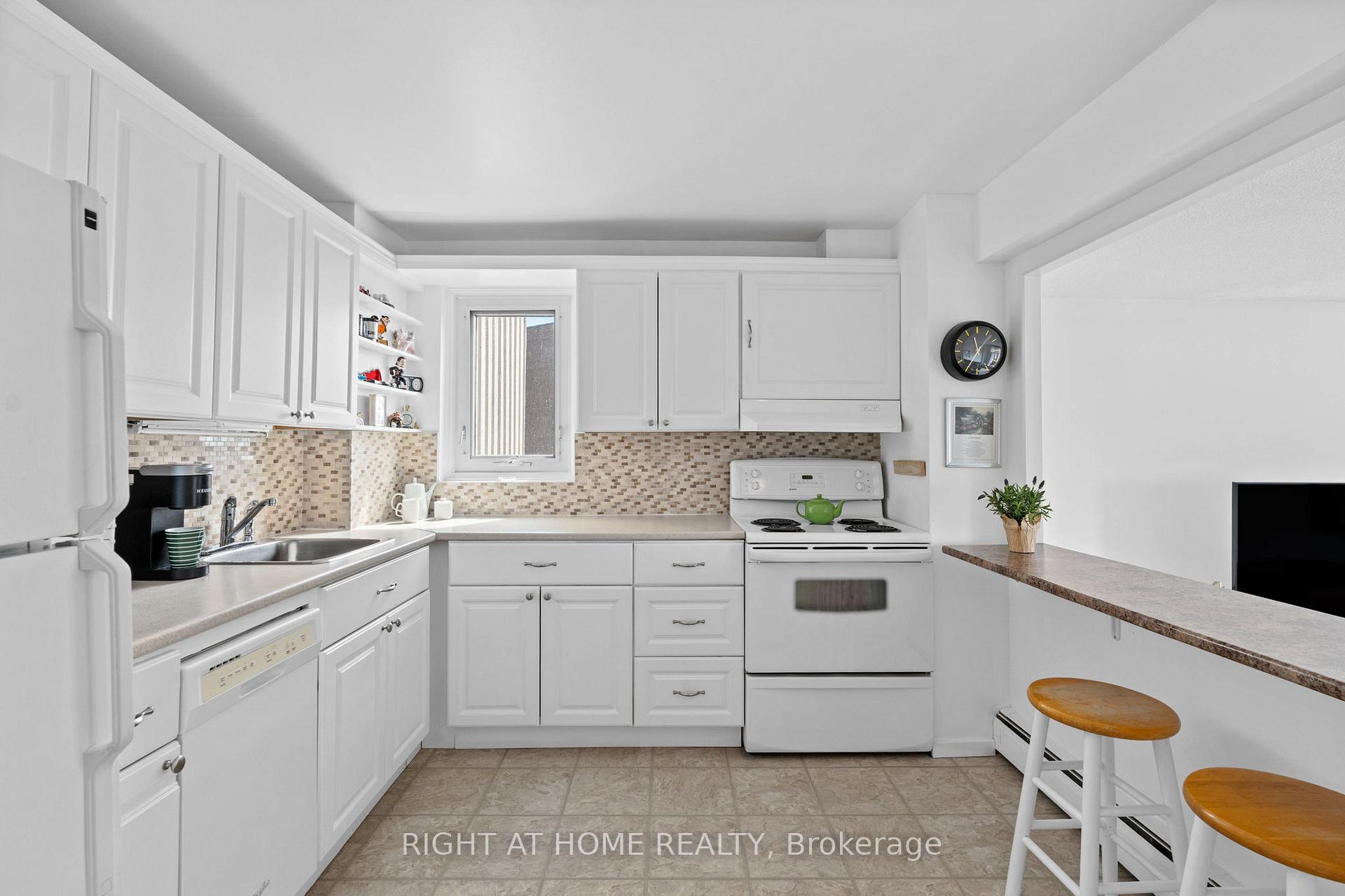 Photo 11 of Unit 906, 1171 Ambleside Drive, Ottawa, Woodroffe — HOMEH