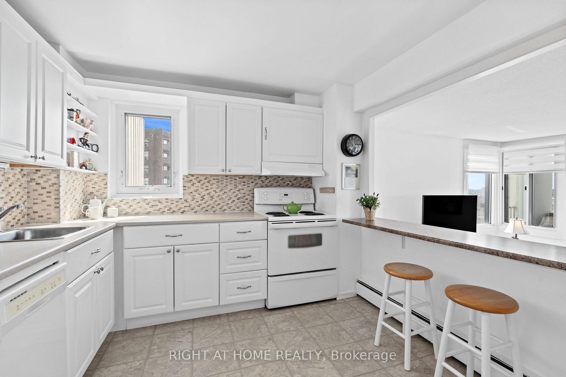 Photo 12 of Unit 906, 1171 Ambleside Drive, Ottawa, Woodroffe — HOMEH