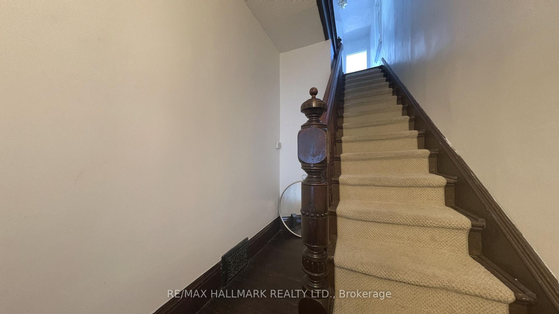 Photo 2 of Unit UPPER, 149 Wellington Street S, Hamilton, Corktown — HOMEH