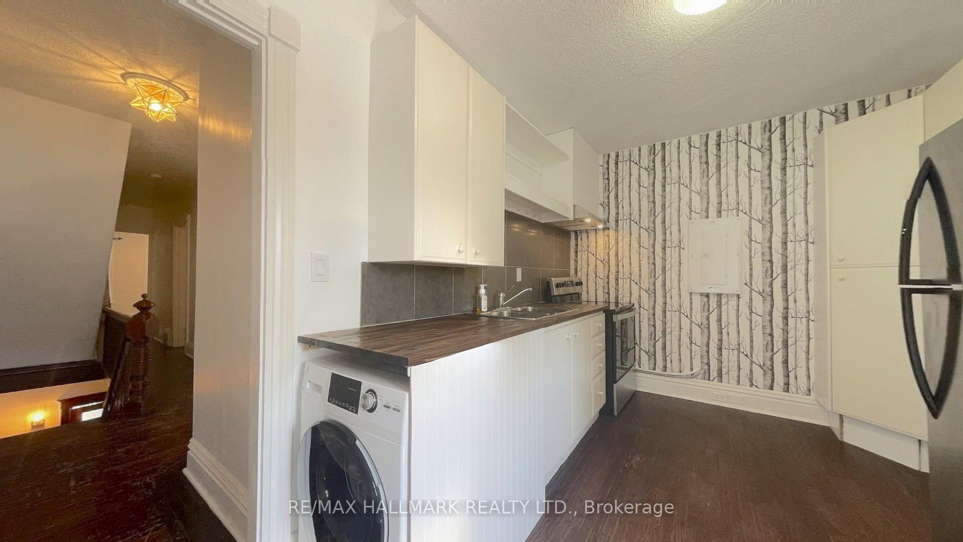 Photo 4 of Unit UPPER, 149 Wellington Street S, Hamilton, Corktown — HOMEH