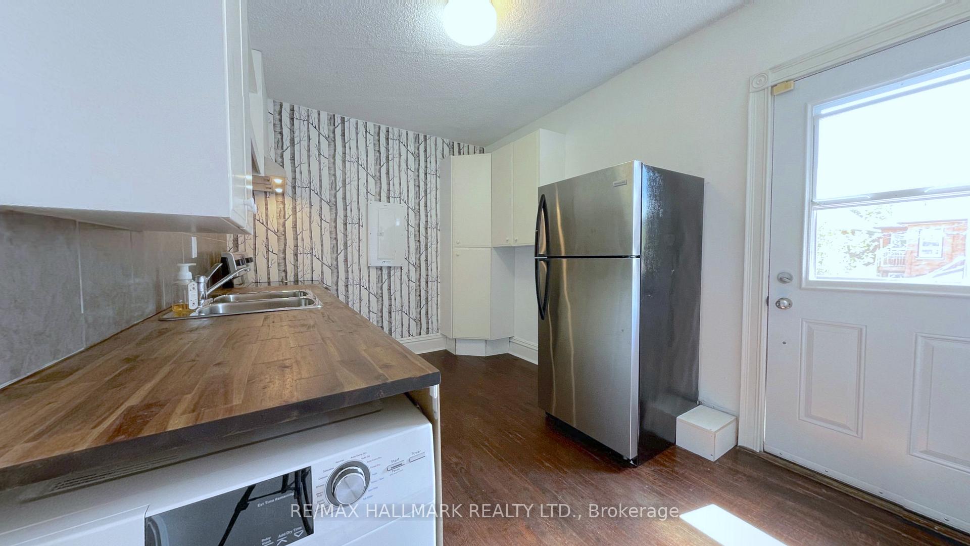 Photo 5 of Unit UPPER, 149 Wellington Street S, Hamilton, Corktown — HOMEH