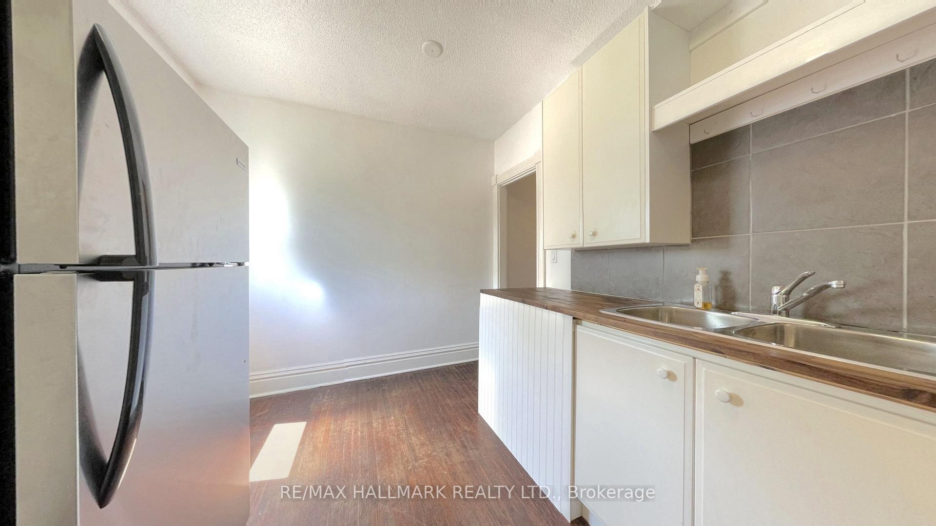 Photo 6 of Unit UPPER, 149 Wellington Street S, Hamilton, Corktown — HOMEH