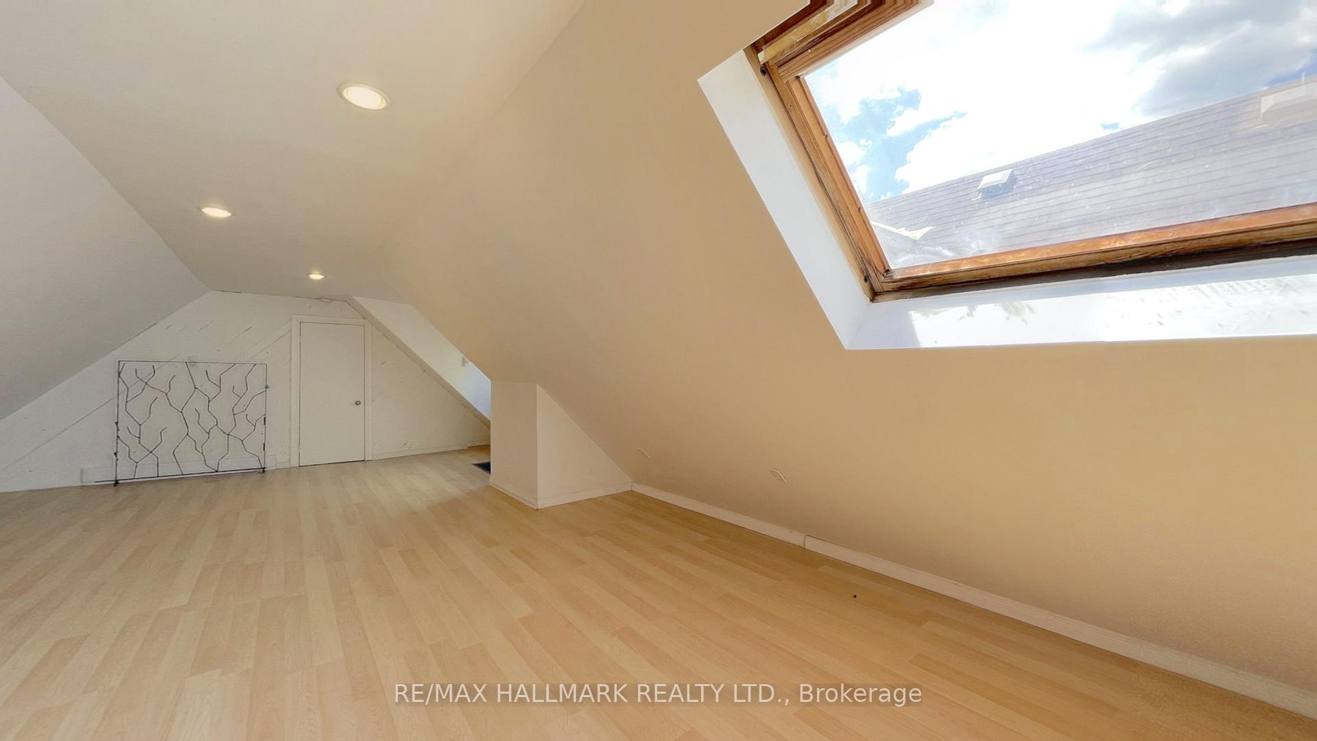 Photo 21 of Unit UPPER, 149 Wellington Street S, Hamilton, Corktown — HOMEH