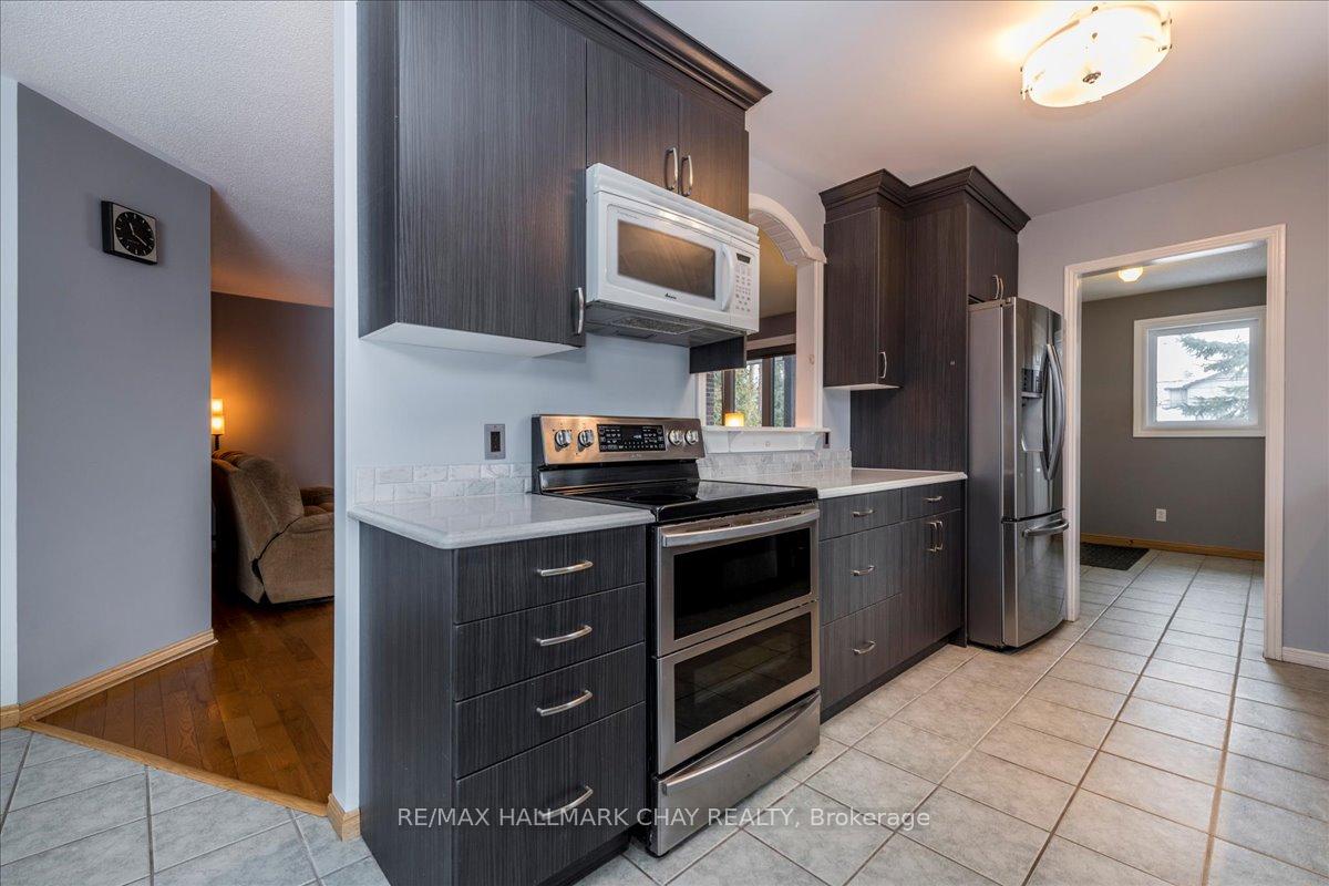 Photo 6 of 2286 25th Side Road, Innisfil, Alcona — HOMEH