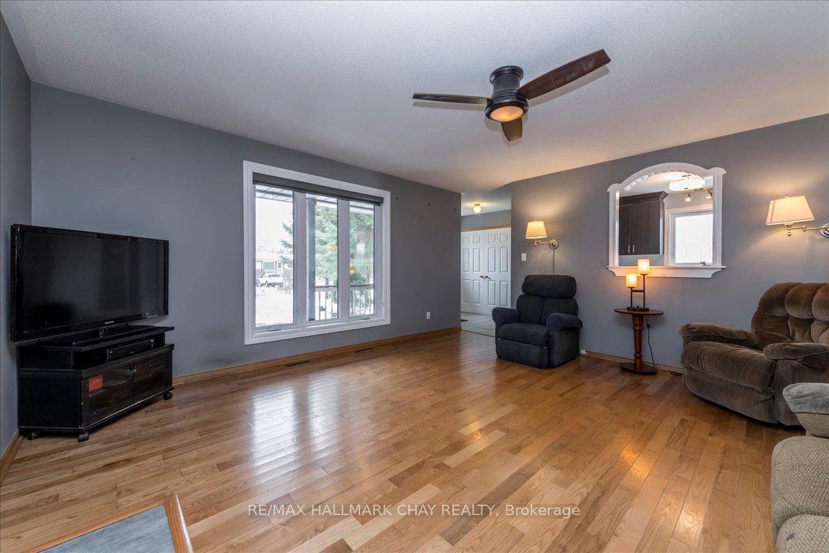 Photo 8 of 2286 25th Side Road, Innisfil, Alcona — HOMEH