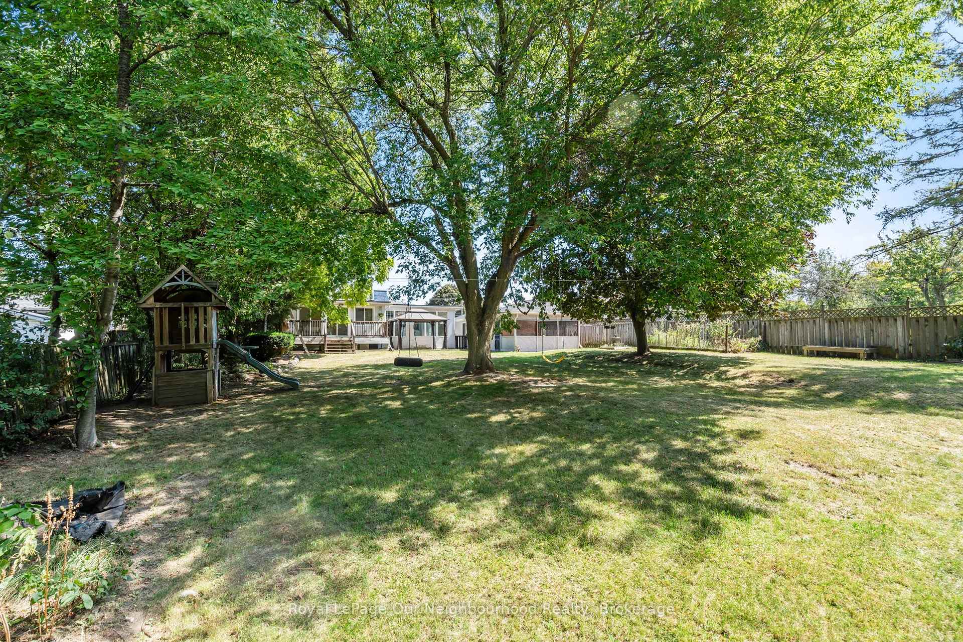 Photo 2 of Unit Bsmt, 144 Thickson Road N, Whitby, Blue Grass Meadows — HOMEH