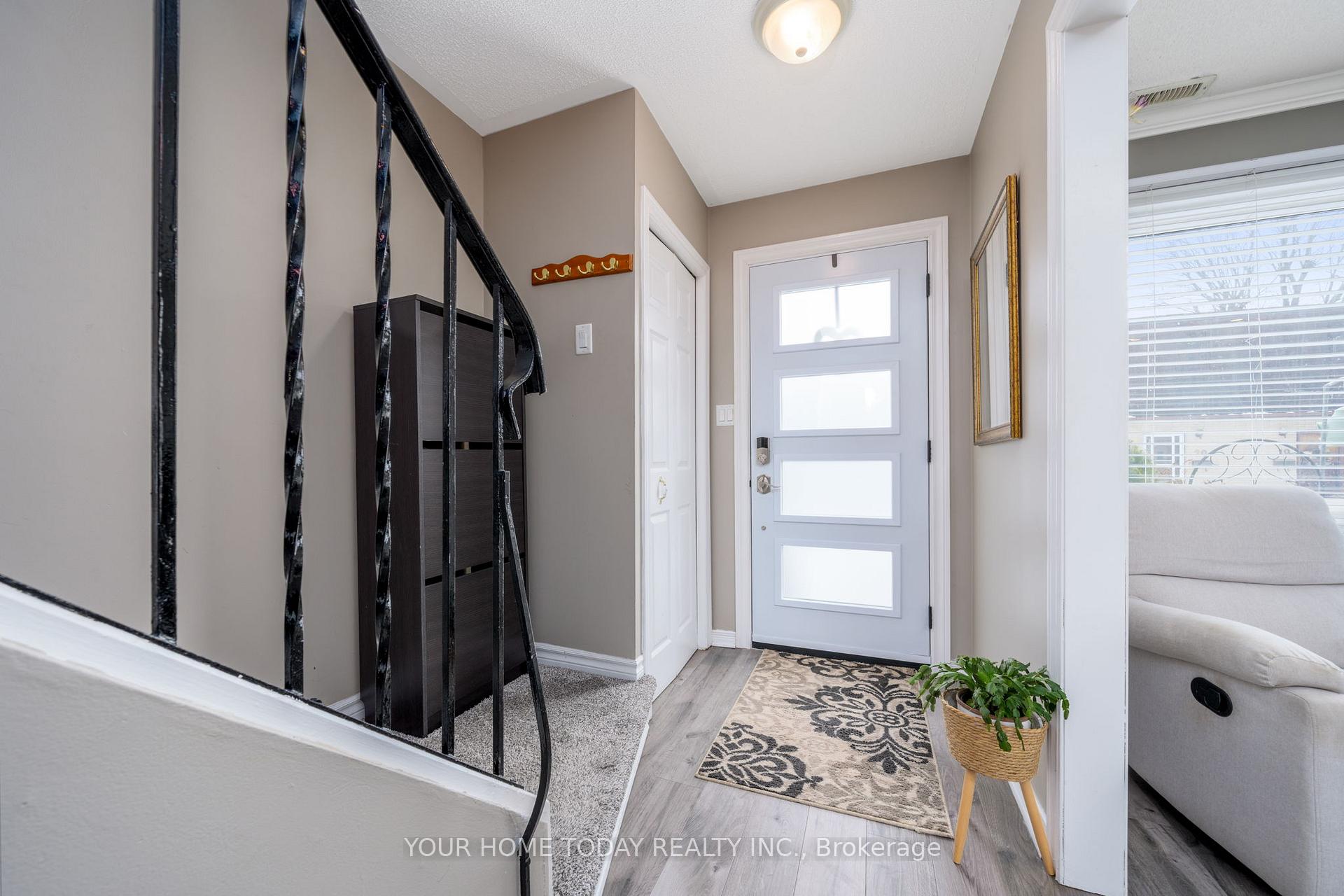 Photo 2 of Unit 16, 20 Mountainview Road S, Halton Hills, Georgetown — HOMEH
