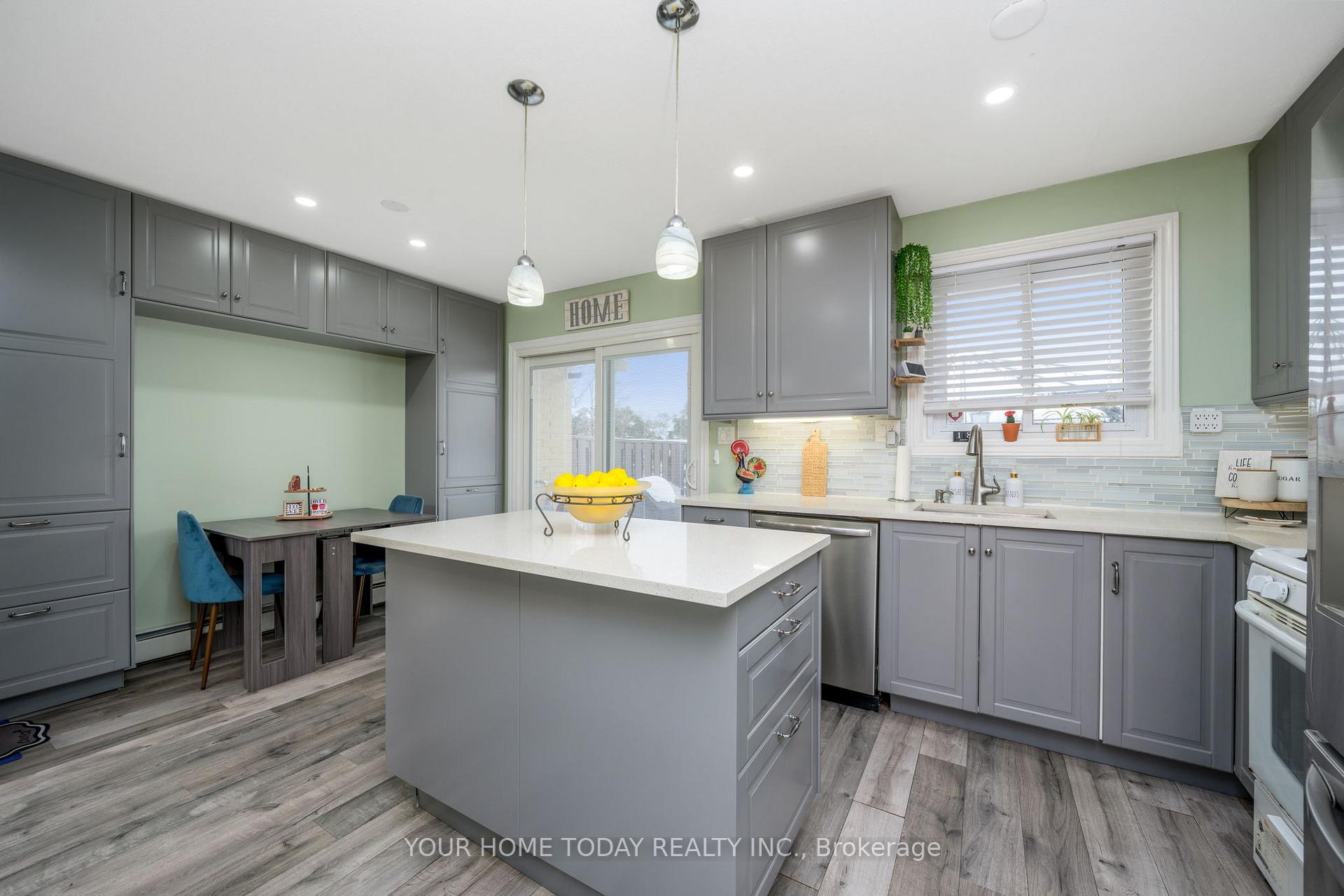 Photo 8 of Unit 16, 20 Mountainview Road S, Halton Hills, Georgetown — HOMEH