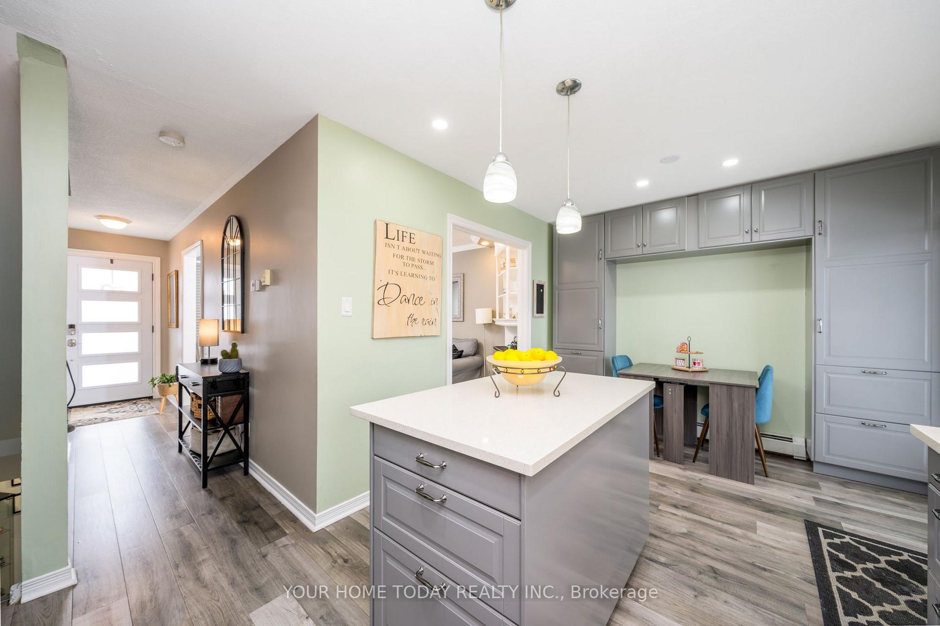 Photo 14 of Unit 16, 20 Mountainview Road S, Halton Hills, Georgetown — HOMEH