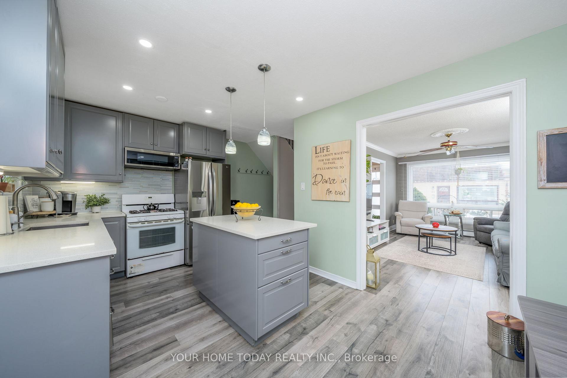 Photo 15 of Unit 16, 20 Mountainview Road S, Halton Hills, Georgetown — HOMEH