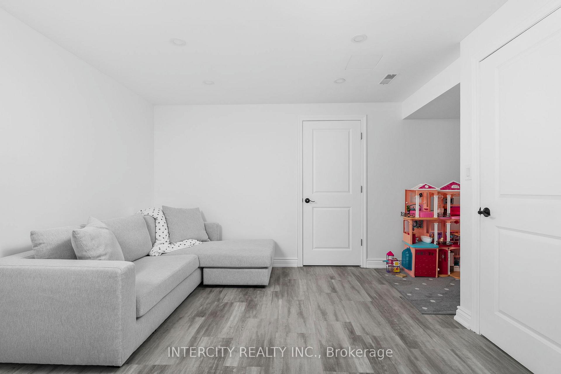Photo 36 of 59 Morra Avenue, Caledon, Bolton East — HOMEH
