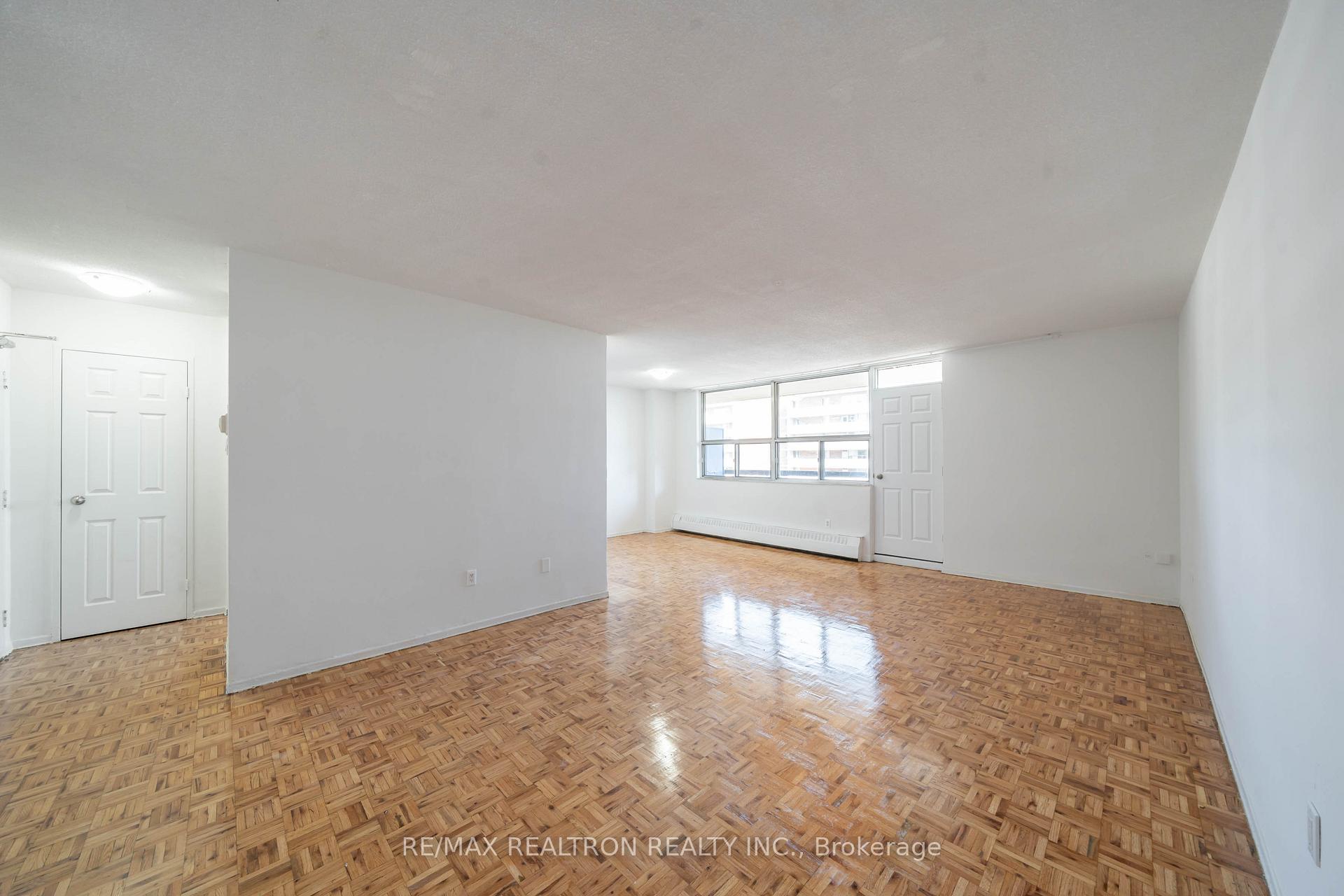 Front of Unit 904, 5 Glamorgan Avenue