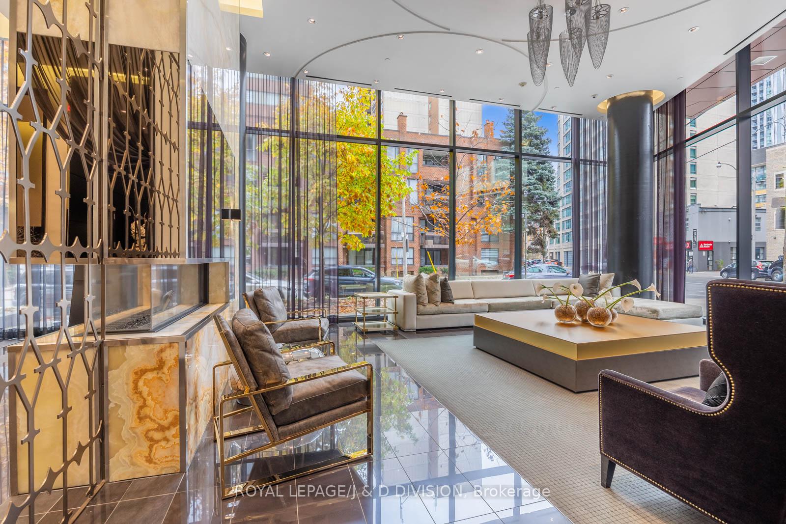 Photo 3 of Unit 2702, 32 Davenport Road, Toronto, The Annex — HOMEH