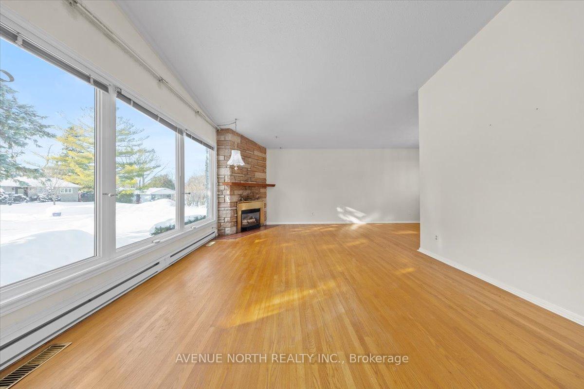 Photo 5 of 24 Parkmount Crescent, Ottawa, Sheahan Estates/Trend Village — HOMEH