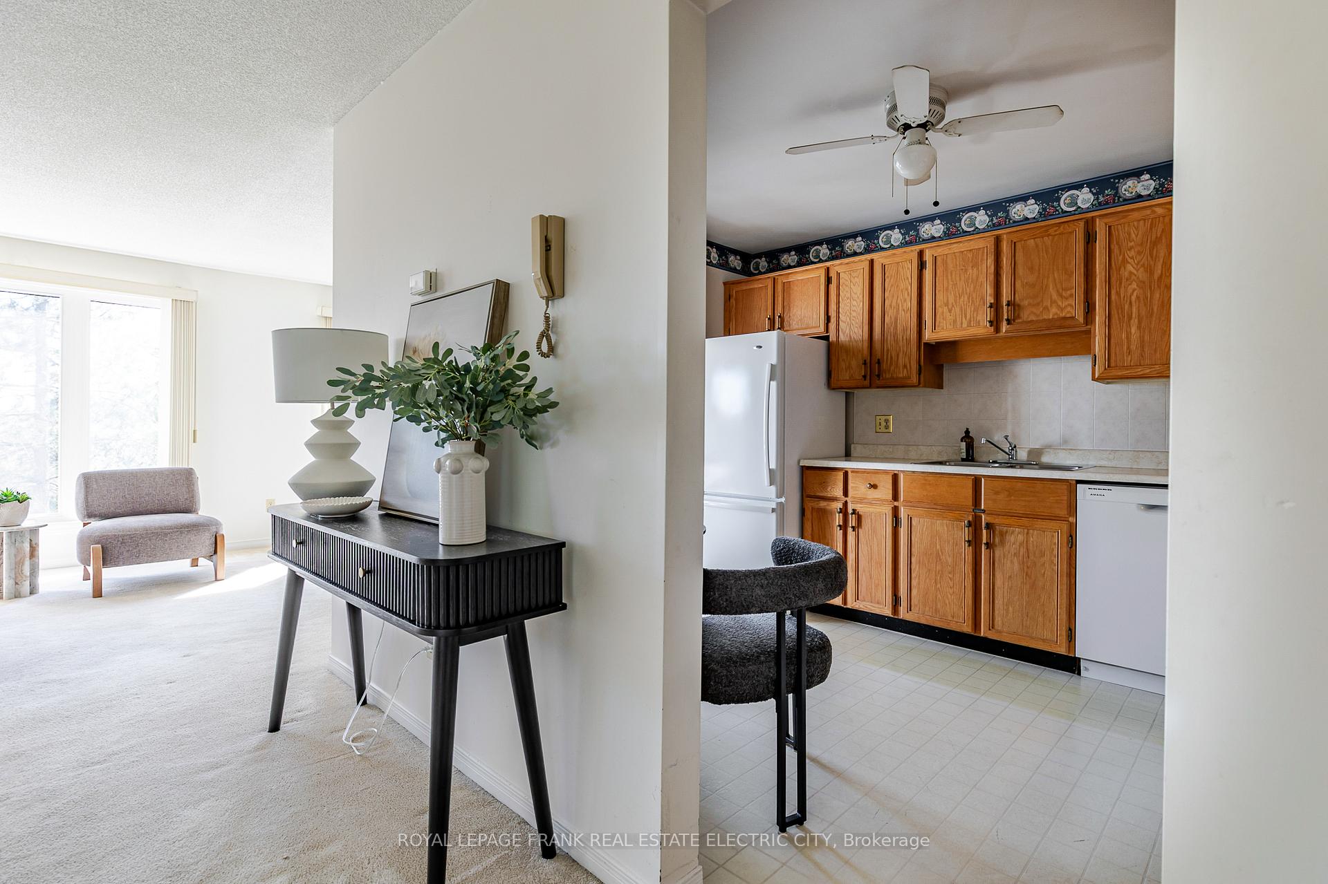 Photo 4 of Unit 30, 36 Champlain Crescent, Peterborough, Northcrest Ward 5 — HOMEH